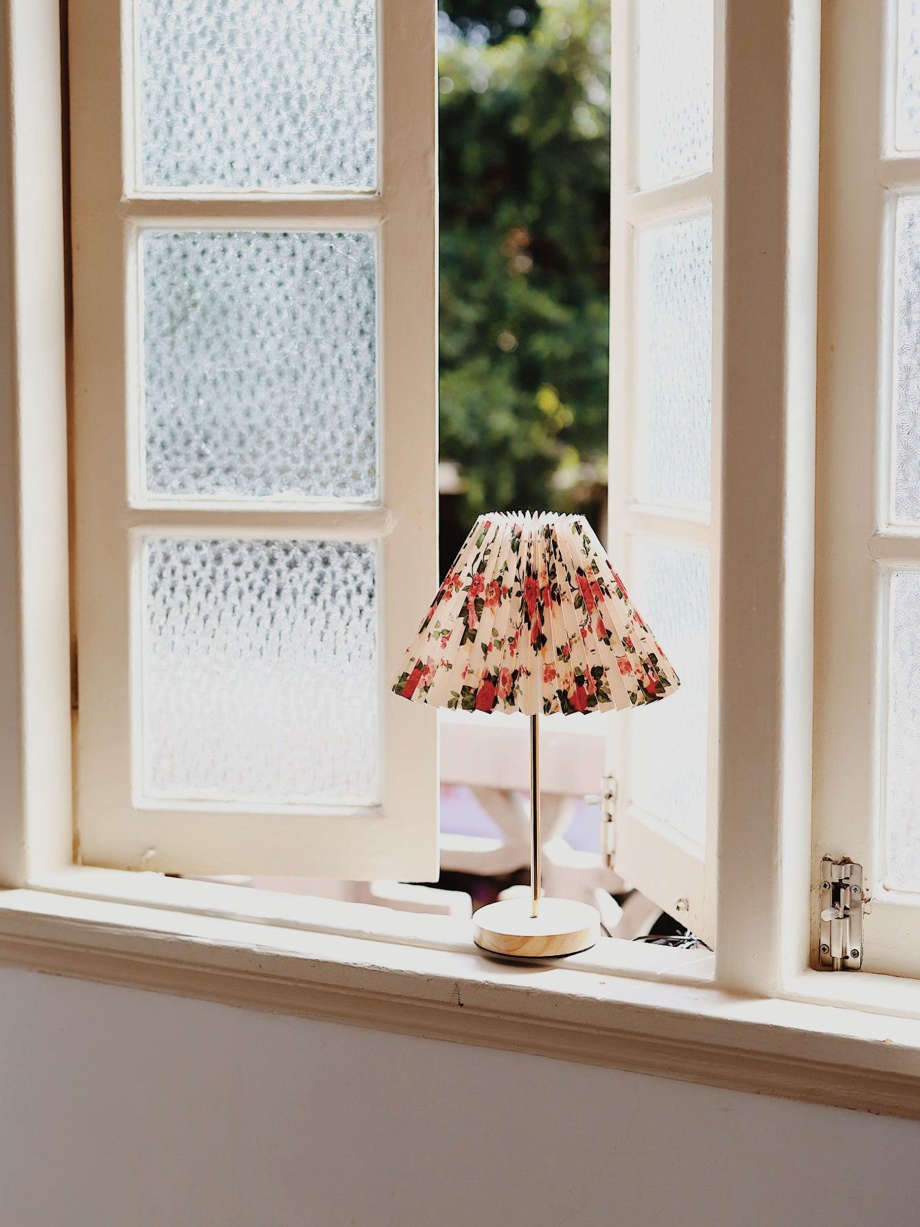 Modern Flores Table Lamp - Elegant Bedside & Living Room Lighting for Home Decor - Perfect for Bedrooms, Offices, and Cozy Reading Nooks
