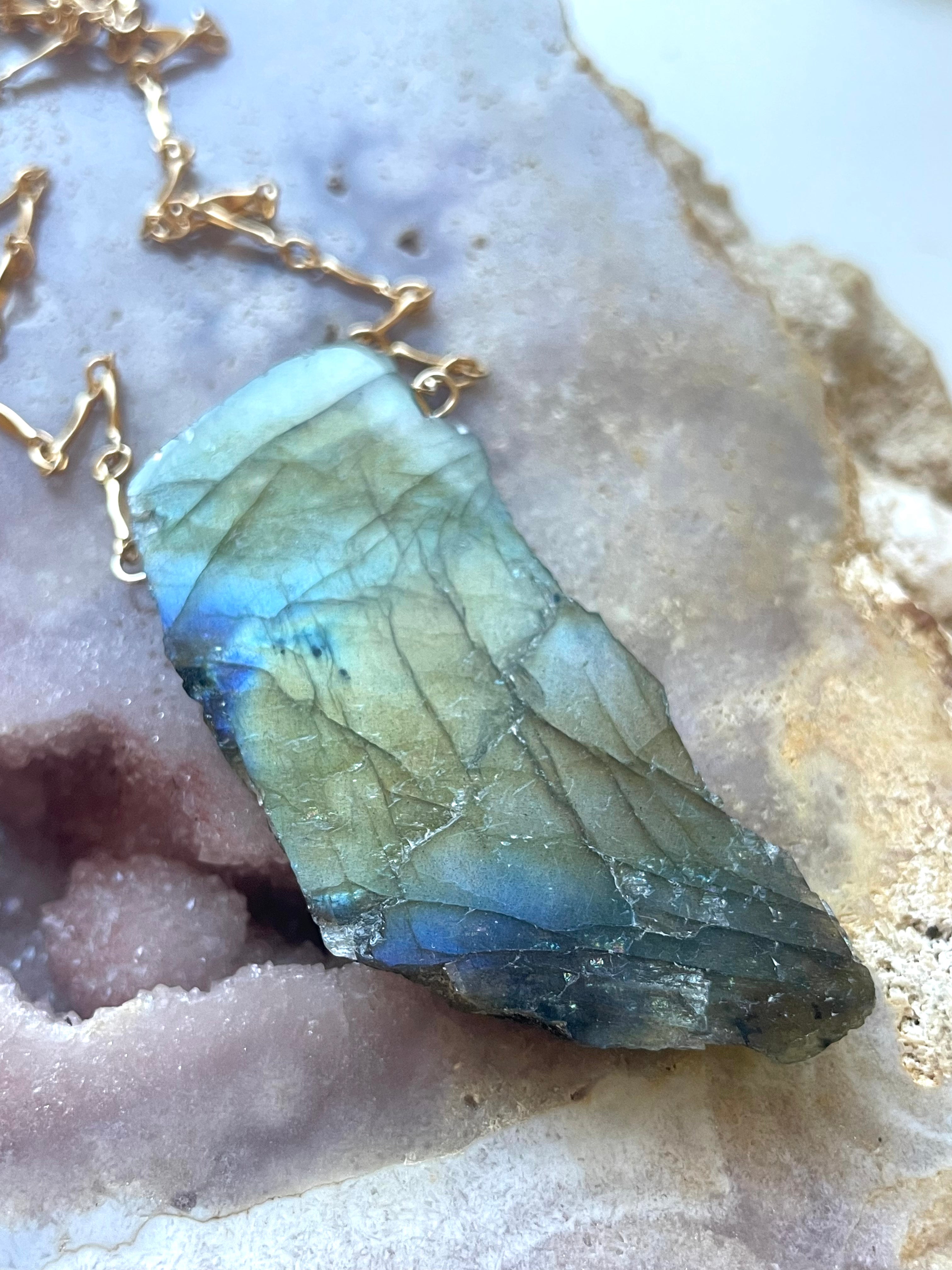 Stunning Large Labradorite Statement Necklace for Women – Elegant Healing Crystal Jewelry for Spiritual Protection & Energy Balance | Perfect for Meditation, Yoga, Boho Fashion & Special Occasions
