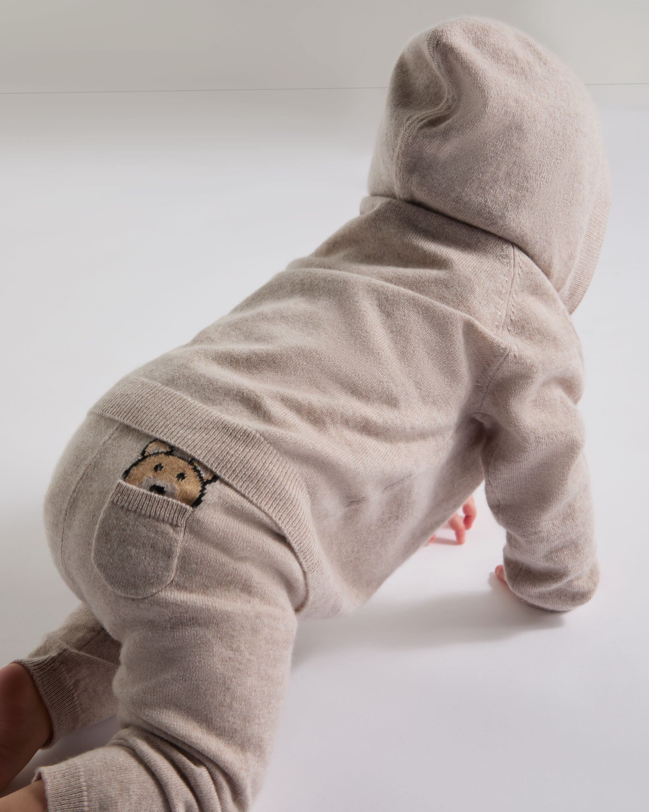 Premium Cashmere Hoodie for Women & Men - Soft Oatmeal Brown Pullover for Winter & Fall - Cozy Lounge Wear & Casual Outfit