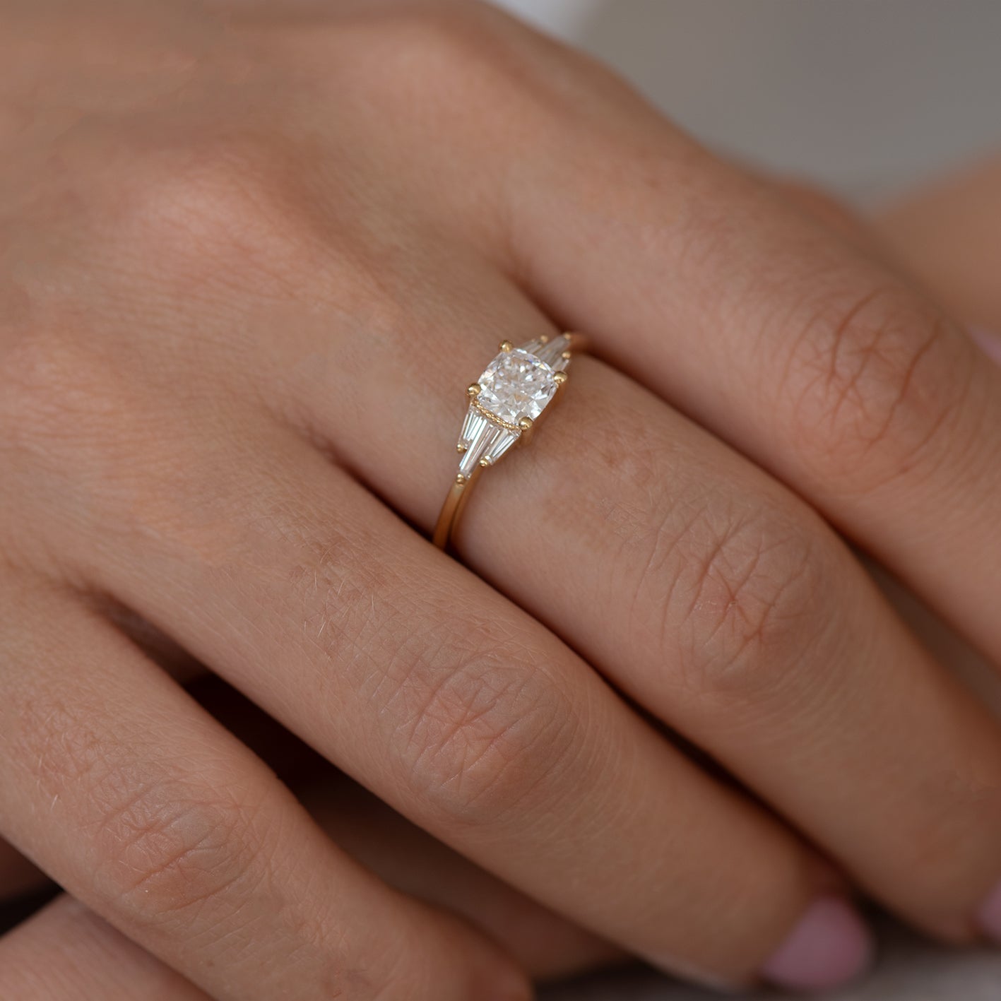Exquisite Cushion Cut Diamond Engagement Ring - Elegant Wedding Band for Proposals & Anniversaries | Perfect for Romantic Moments & Special Occasions