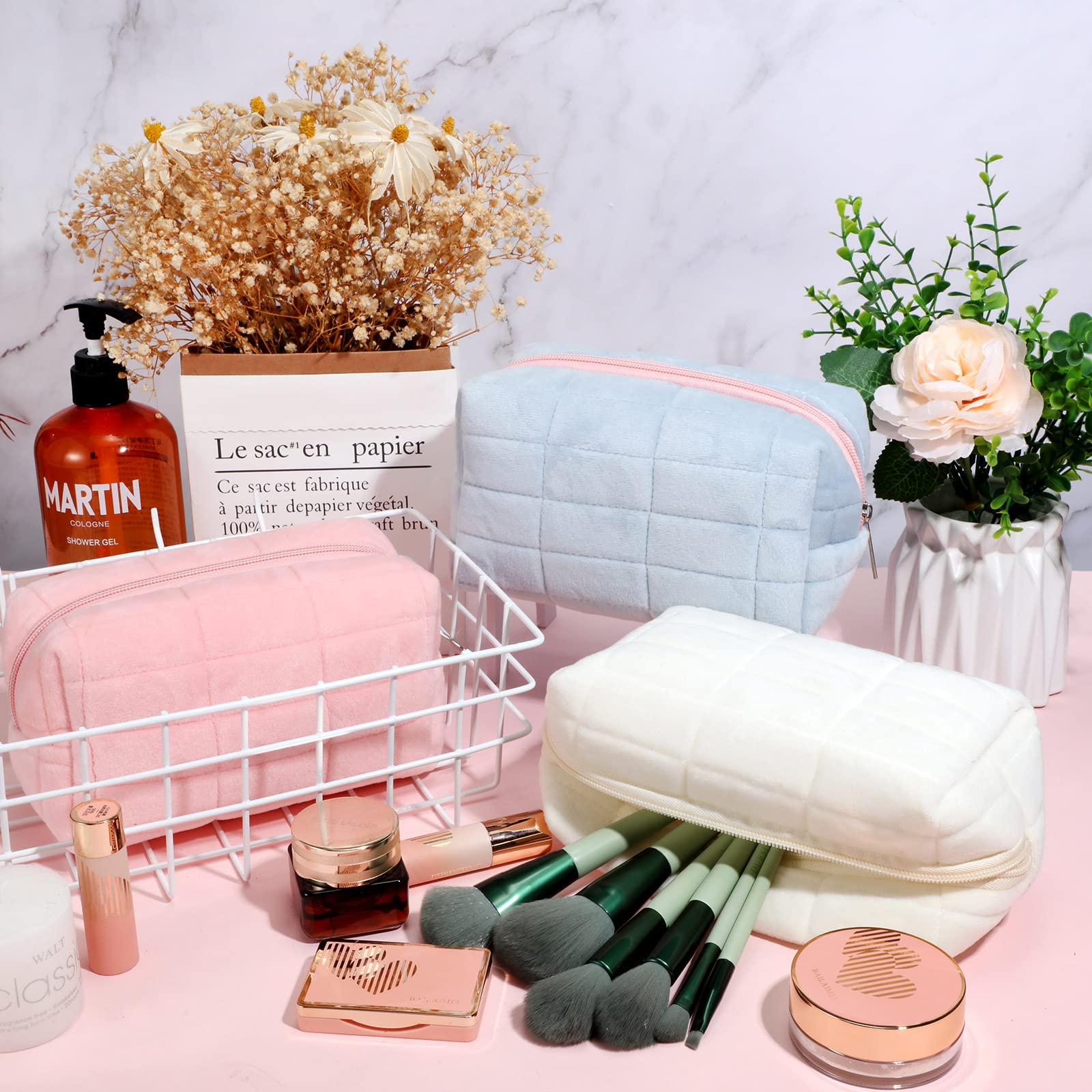 Cute Plush Checkered Makeup Bag for Women - Large Zipper Cosmetic Travel Organizer, Portable Toiletry Bag with Multi-Functional Storage for Brushes & Essentials | Perfect for Travel, Gym & Daily Use