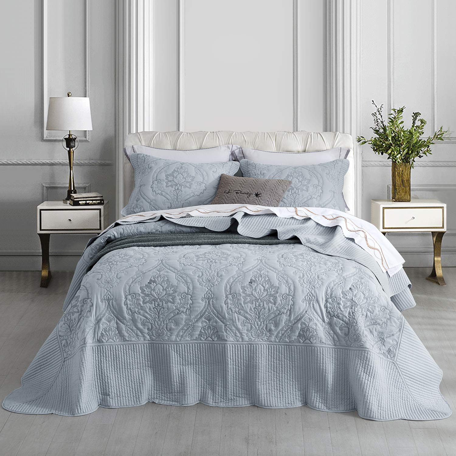 CHIXIN Queen Size Reversible Bedspread Coverlet Set - 4 Piece Lightweight Bedding with Damask Paisley Pattern - Beautiful Stitching & Breathable Fabric (Light Grey) - Perfect for Master Bedroom, Guest Room & Dorm Decor