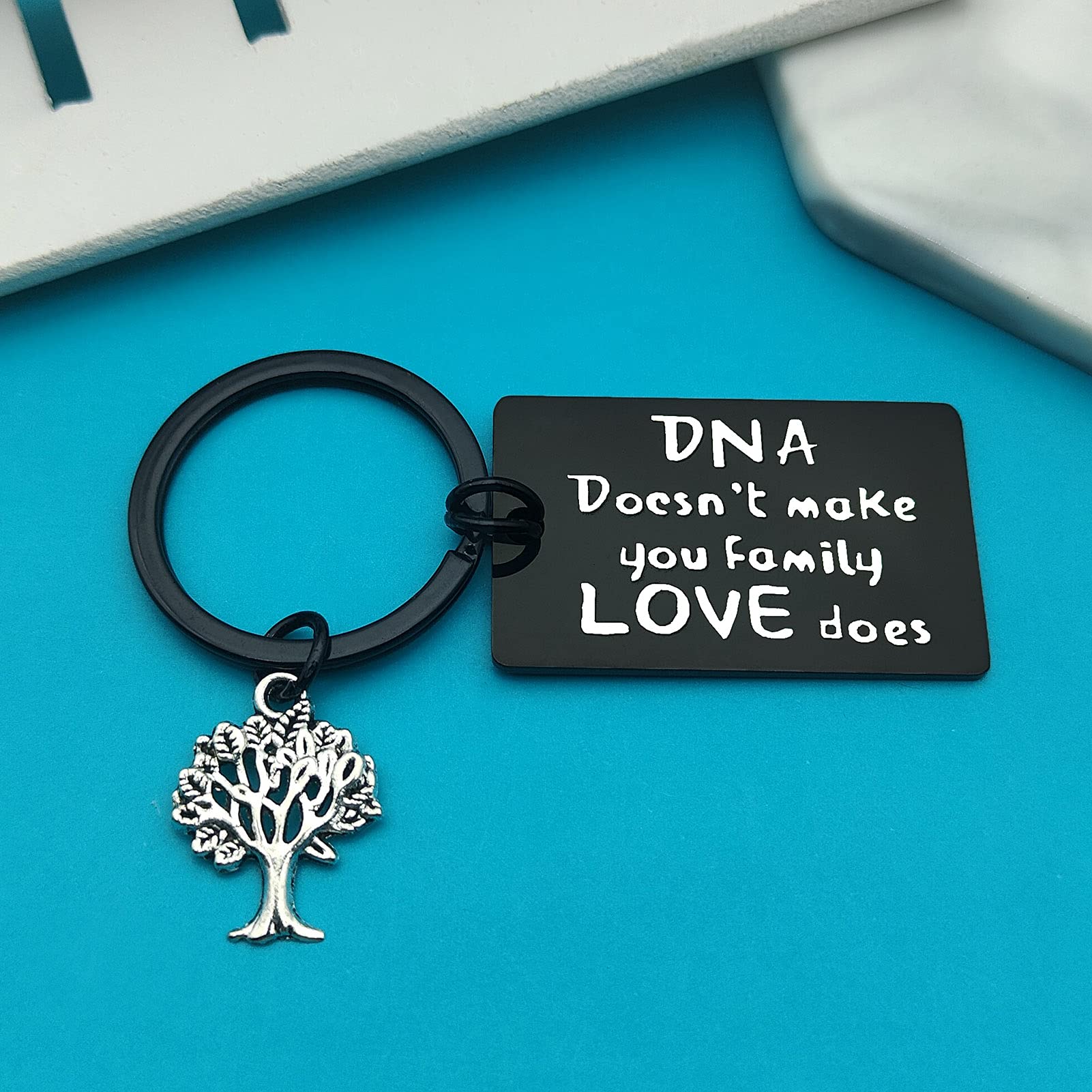 Xiahuyu Step Parent Keychain - DNA Doesn’t Make Family, Love Does - Step Mom & Step Dad Gifts, Adoption Gifts, Christmas & Birthday Presents for Blended Families