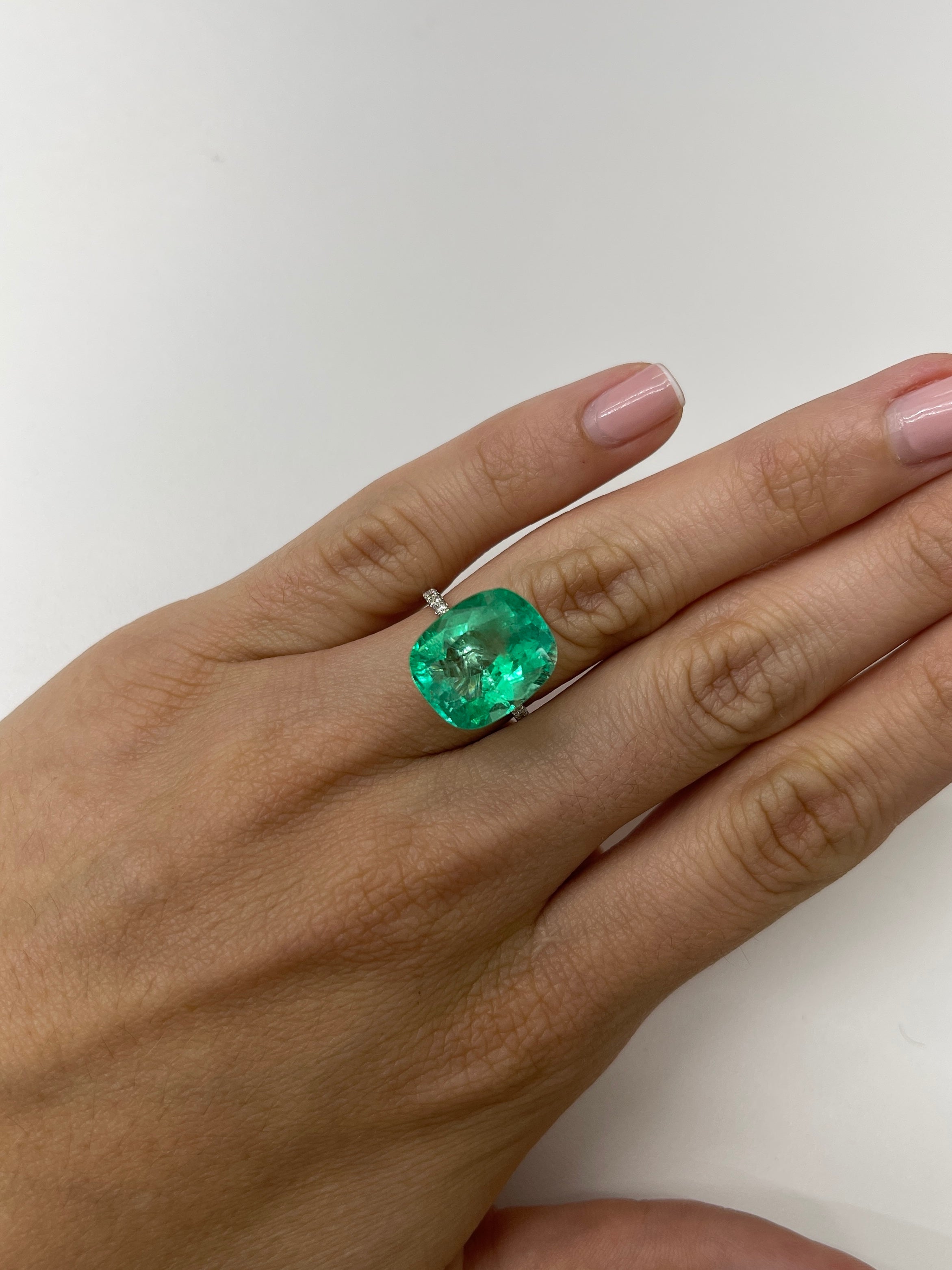 11.50 Carat Natural Muzo Colombian Emerald - 15.5x13mm Cushion Cut Yellowish Green Gemstone for Jewelry Making & Luxury Gifts