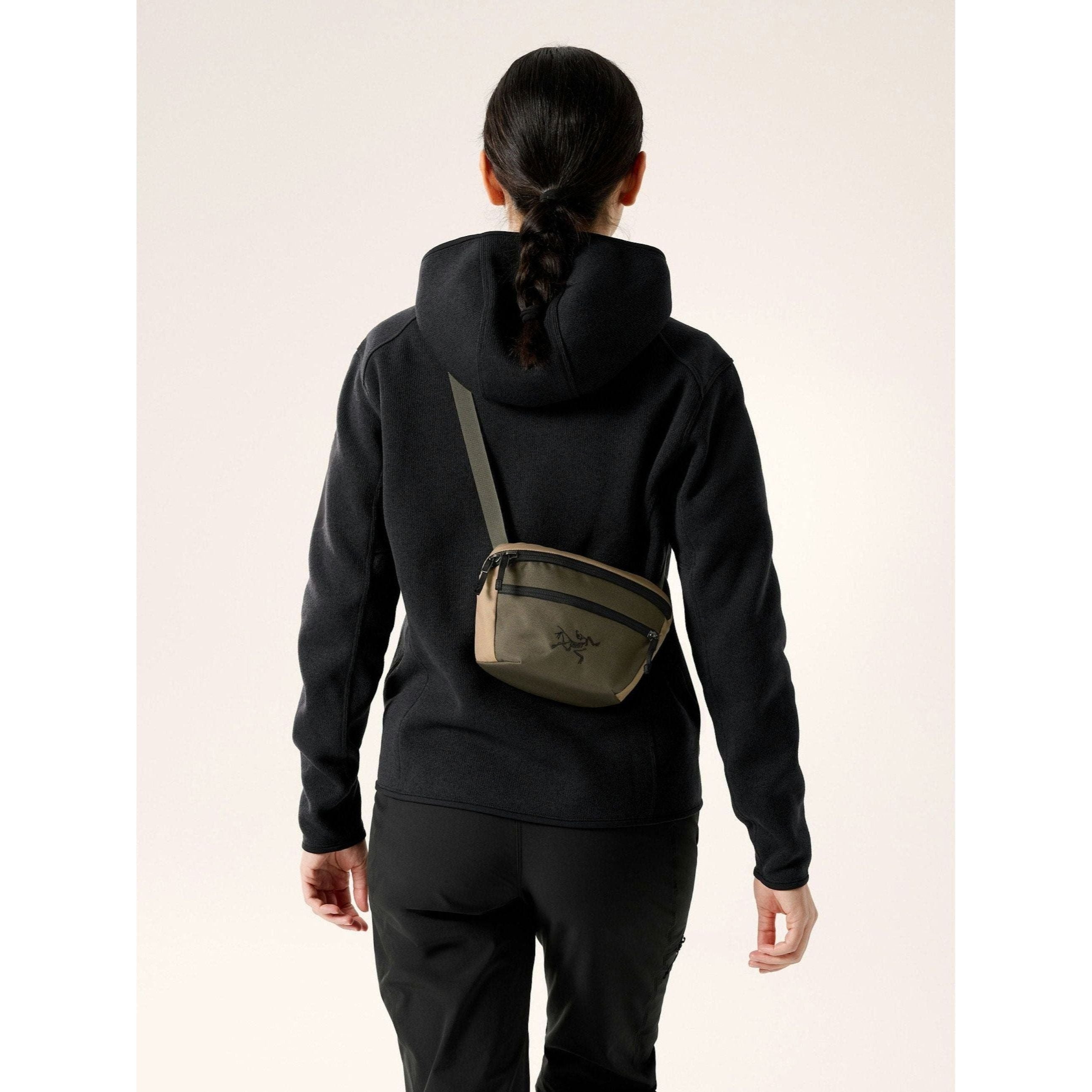 Arc'teryx Mantis 1 Waist Pack - Lightweight & Durable Fanny Pack for Hiking, Travel & Everyday Use | Water-Resistant & Adjustable Belt | Perfect for Outdoor Adventures & Commuting
