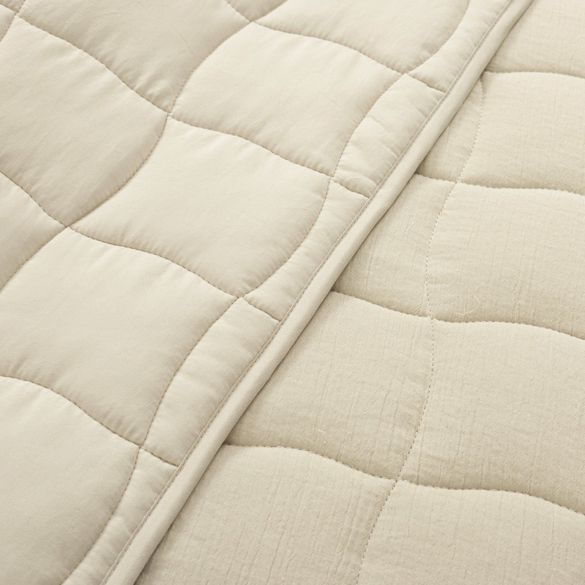 Premium 3-Piece Cloud Gauze Quilt Set - Soft & Breathable Bedding for All Seasons - Perfect for Cozy Nights, Guest Rooms & Vacation Homes