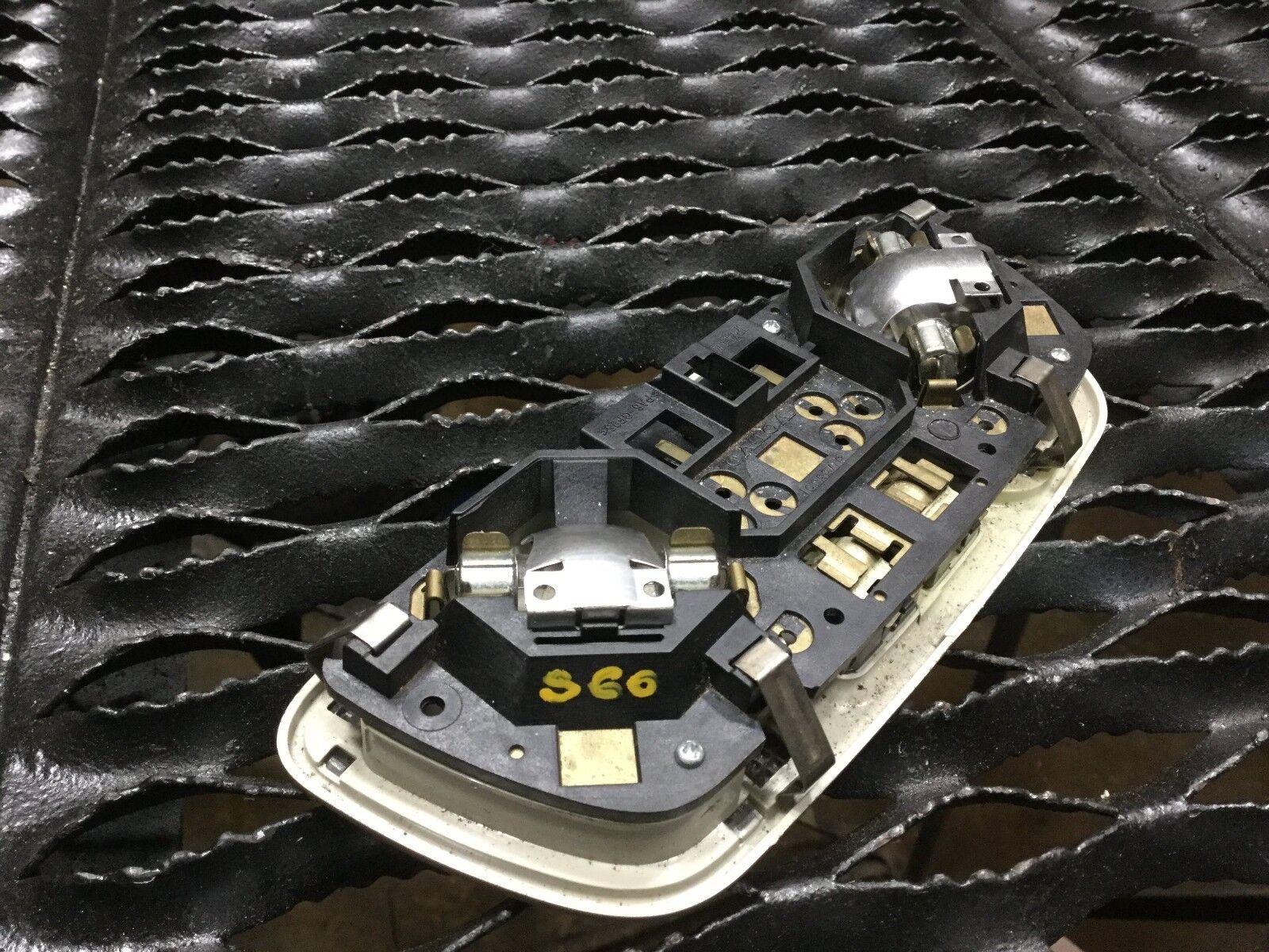 Volvo S60 Overhead Dome Light Lamp Replacement - OEM 9178936 - Compatible with 2001-2009 Models - Perfect for Interior Lighting Upgrade & Night Driving Visibility