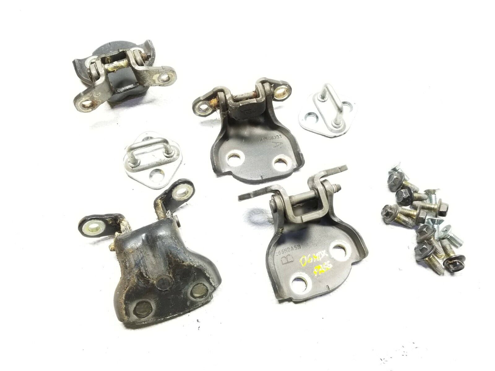 2003-2006 Acura MDX Right Passenger Side Door Hinge OEM Replacement Part - Perfect for DIY Auto Repair & Maintenance