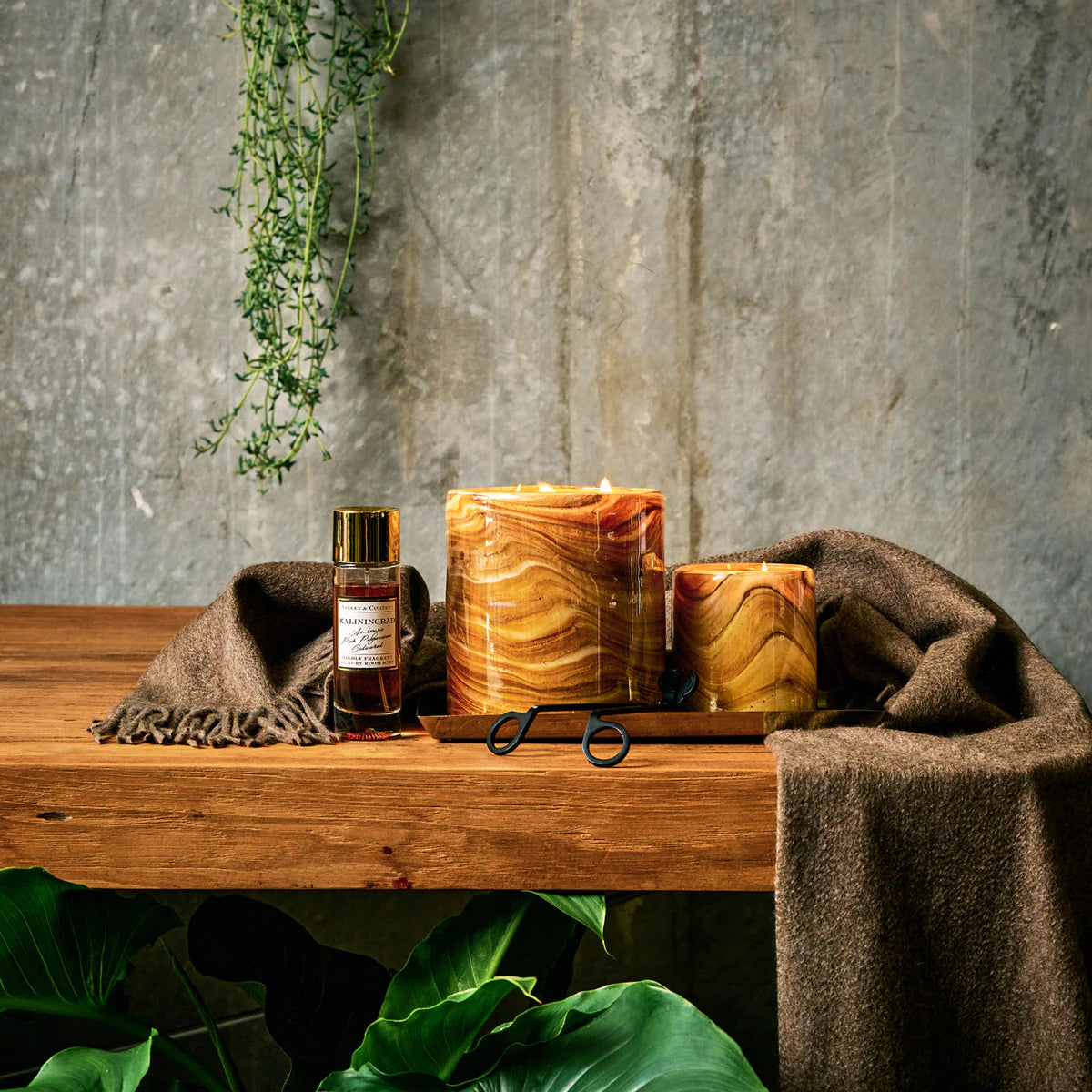 Premium Luxury Scented Candle 400g by Apsley & Co. - Handmade Soy Wax for Home Decor, Romantic Gifts & Relaxation
