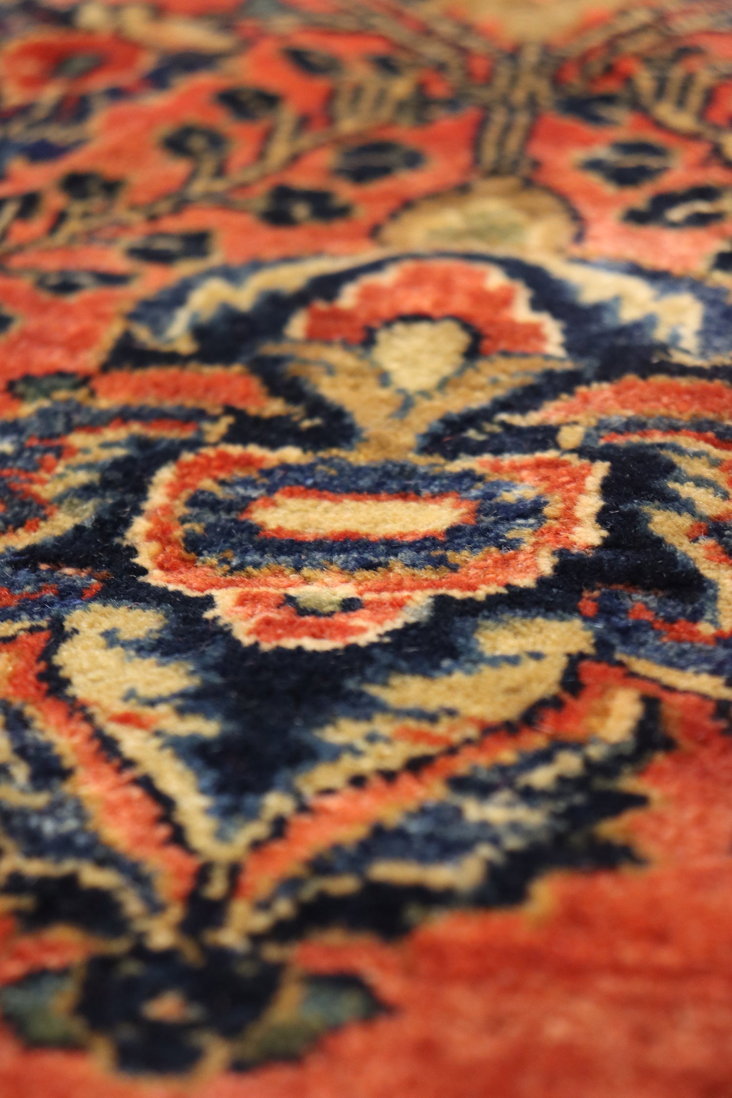 Antique Sarouk Handwoven Traditional Persian Rug - J67806 - Perfect for Living Room, Bedroom & Home Decor