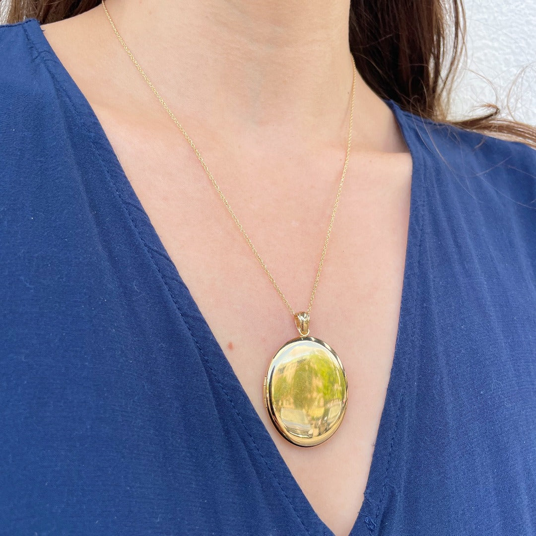 14K Yellow Gold 30x38mm Oval Locket Pendant - Personalized Photo Necklace for Women, Engraved Heart Keepsake Jewelry - Perfect for Anniversaries, Valentine's Day & Memorial Gifts