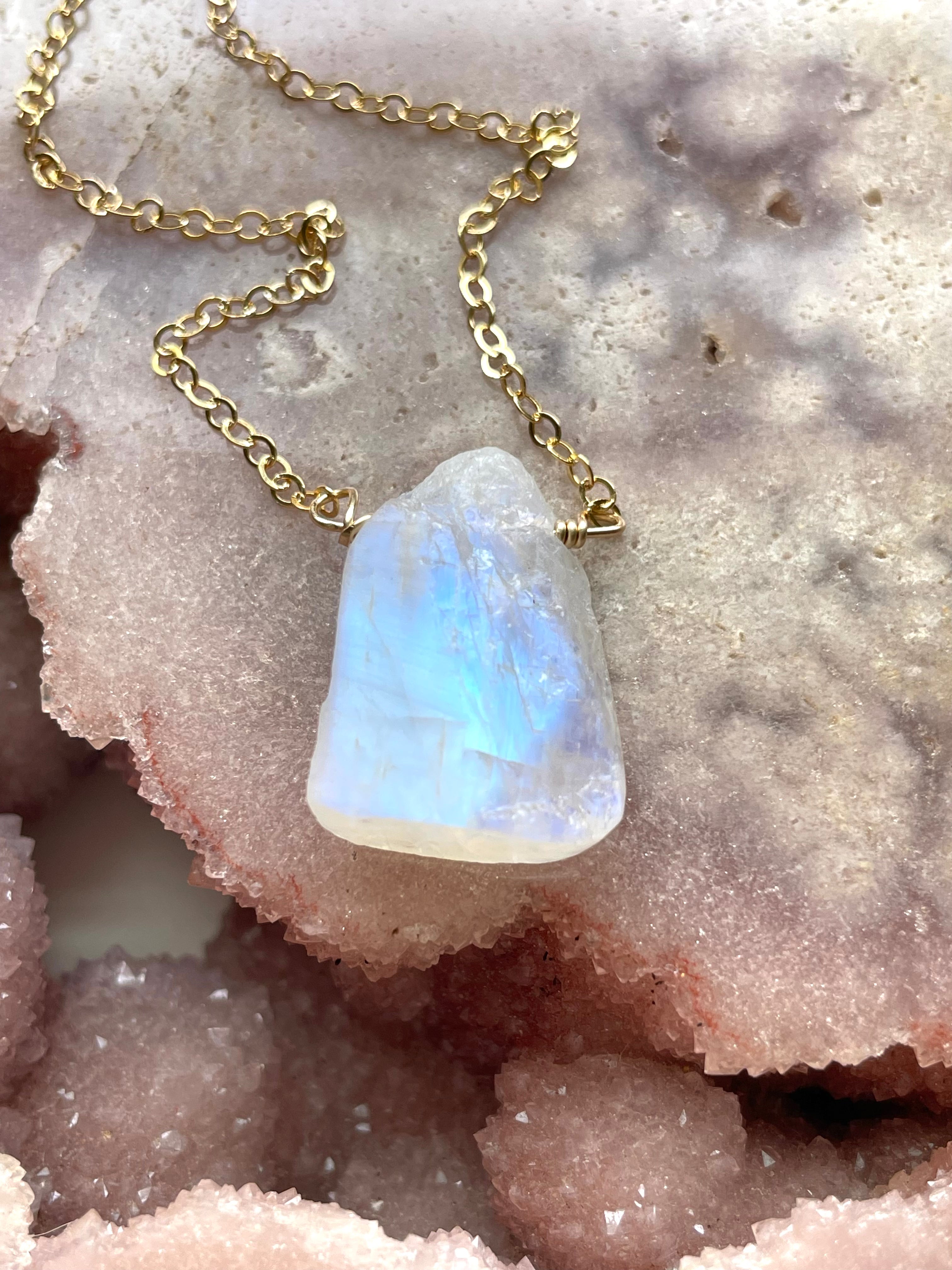 Natural Rainbow Moonstone Crystal Necklace - Healing Stone Jewelry for Women, Spiritual Protection & Positive Energy - Perfect for Meditation, Yoga & Everyday Wear