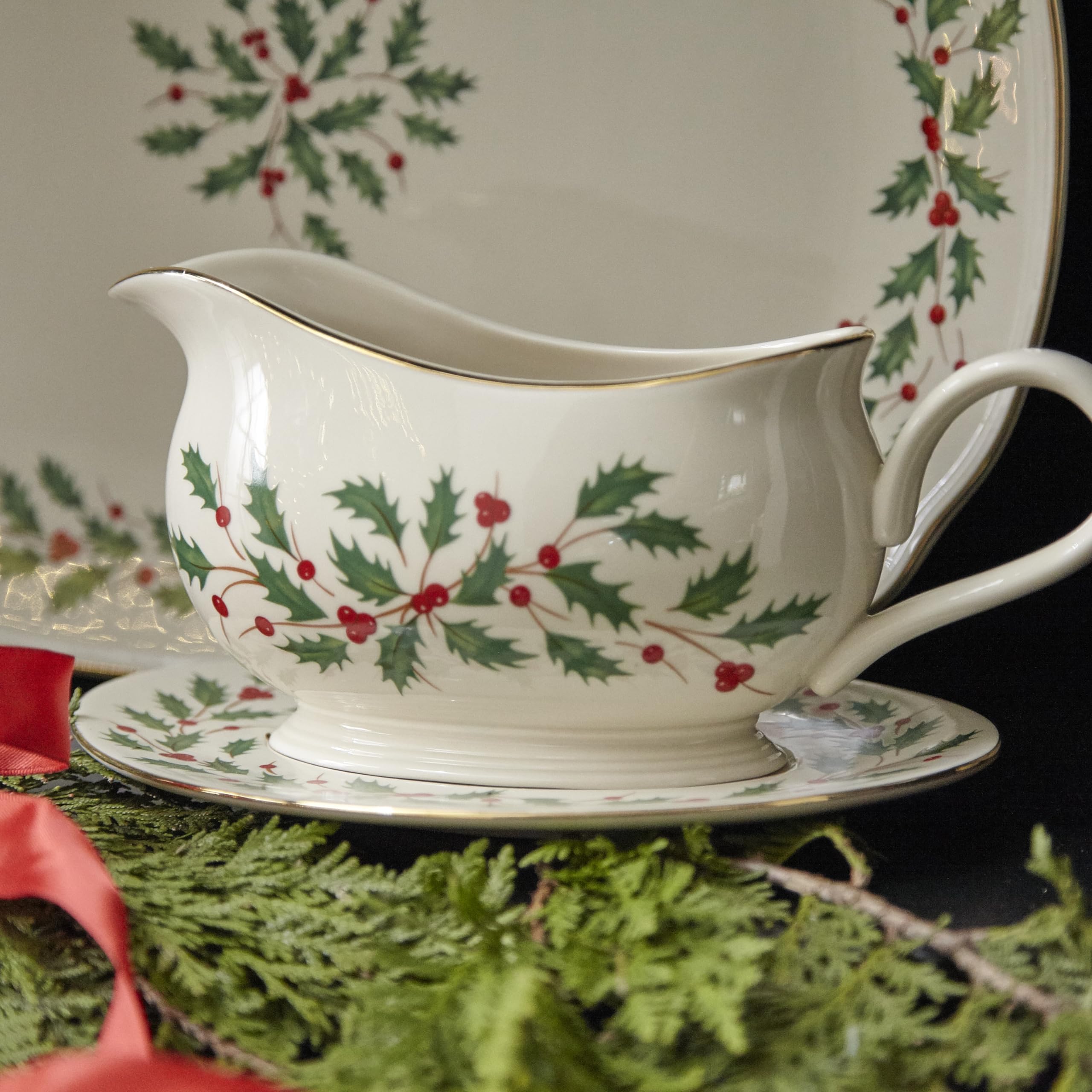 Lenox 843318 Holiday Gravy Boat with Stand - Elegant Christmas Serving Dish for Turkey, Ham & Holiday Dinners - Perfect for Thanksgiving, Christmas & Family Gatherings