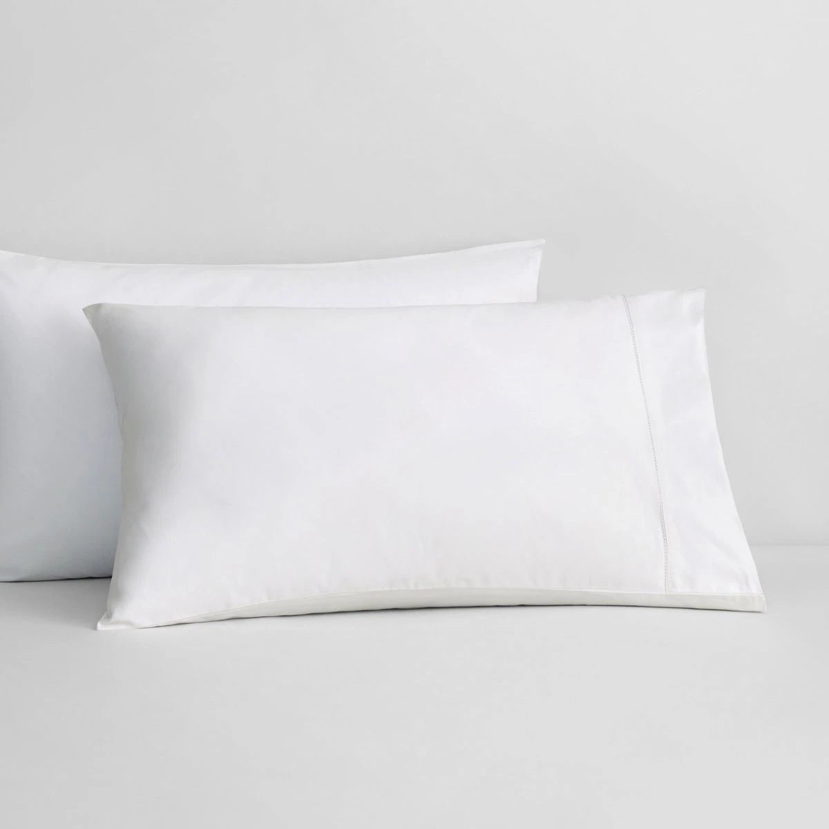 1000 Thread Count Luxury Cotton Sateen Sheet Set - Hotel Quality Bedding - Queen Size - Snow White by Sheridan - Perfect for Master Bedroom, Guest Room & Airbnb