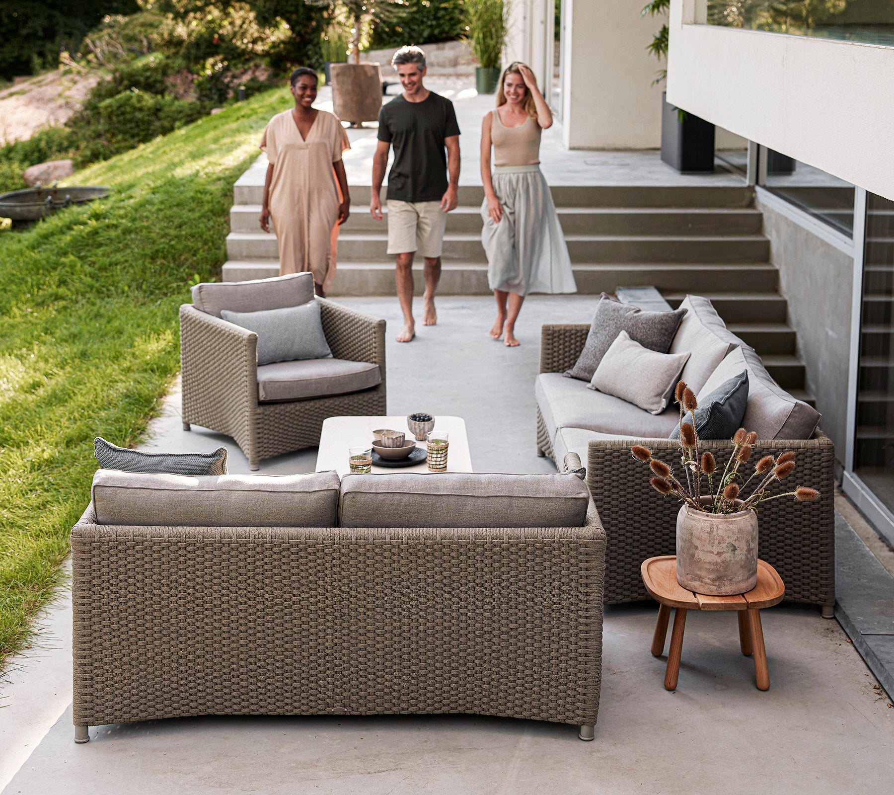 Luxury Diamond 2-Seater Sofa - Modern Velvet Fabric Small Couch for Living Room, Apartment & Office - Comfortable Loveseat for Couples & Small Spaces