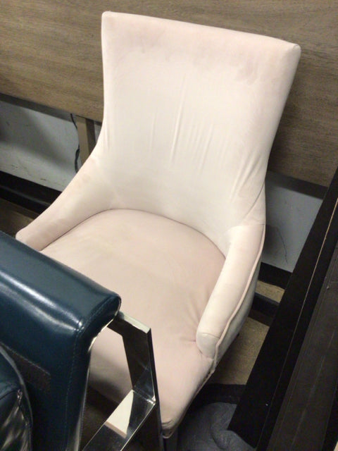 Luxury Blush Velvet Tufted Accent Chair for Living Room - Mid-Century Modern Upholstered Armchair with Solid Wood Legs, Perfect for Bedroom, Office or Lounge Area