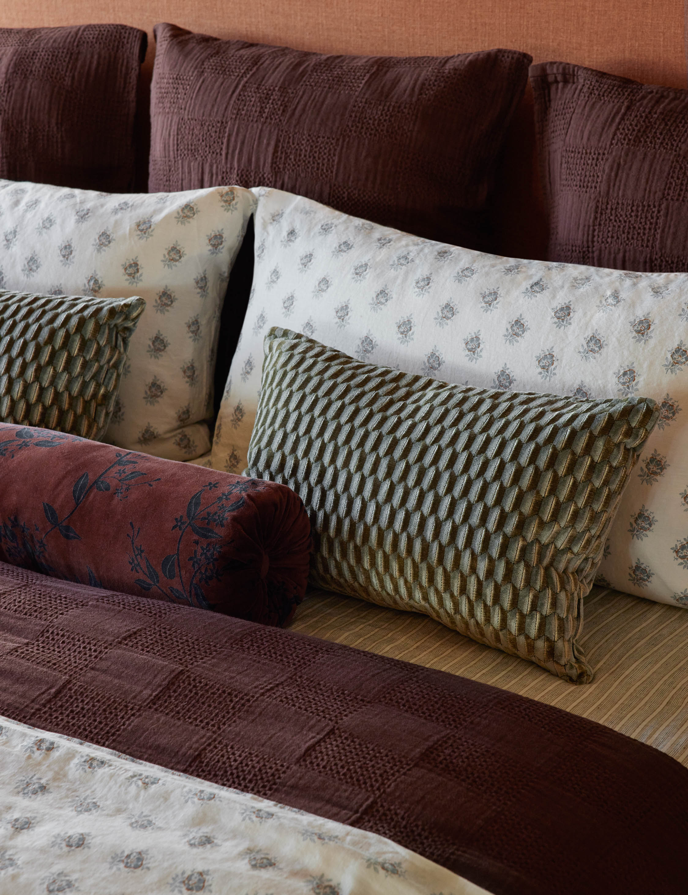 Scalamandre Allegra Velvet Pillow - Luxury Decorative Throw Pillow for Sofa, Bed & Home Decor - Soft Velvet Cushion Cover with Elegant Design