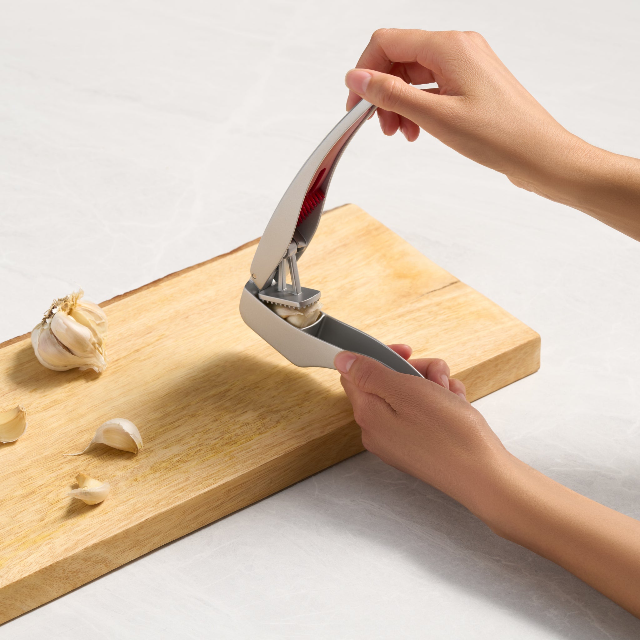 Premium SUSI 3 Stainless Steel Garlic Press - Heavy Duty Garlic Mincer & Crusher with Ergonomic Handle - Perfect for Cooking, Meal Prep & Restaurants - Dishwasher Safe Kitchen Gadget