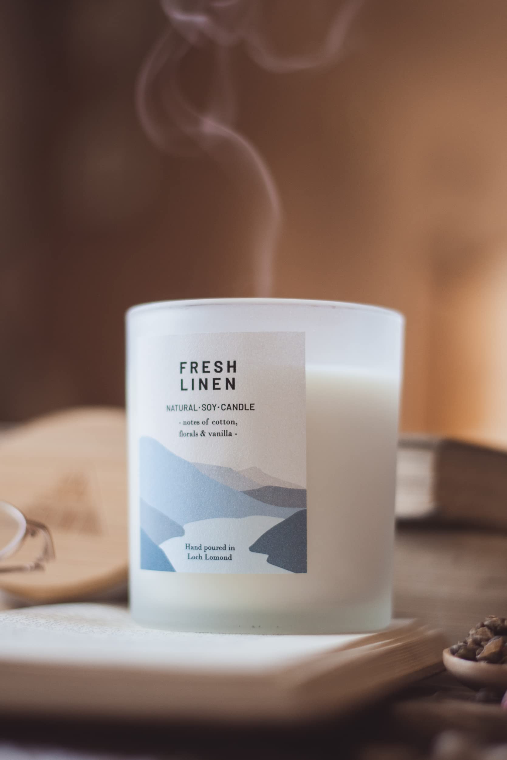 Fresh Linen Scented Candle - Organic Vegan Luxury Soy Wax Candle, Hand-Poured in Scotland, 450g (8 Fragrance Options) - Perfect for Home Relaxation, Spa Days & Romantic Ambiance