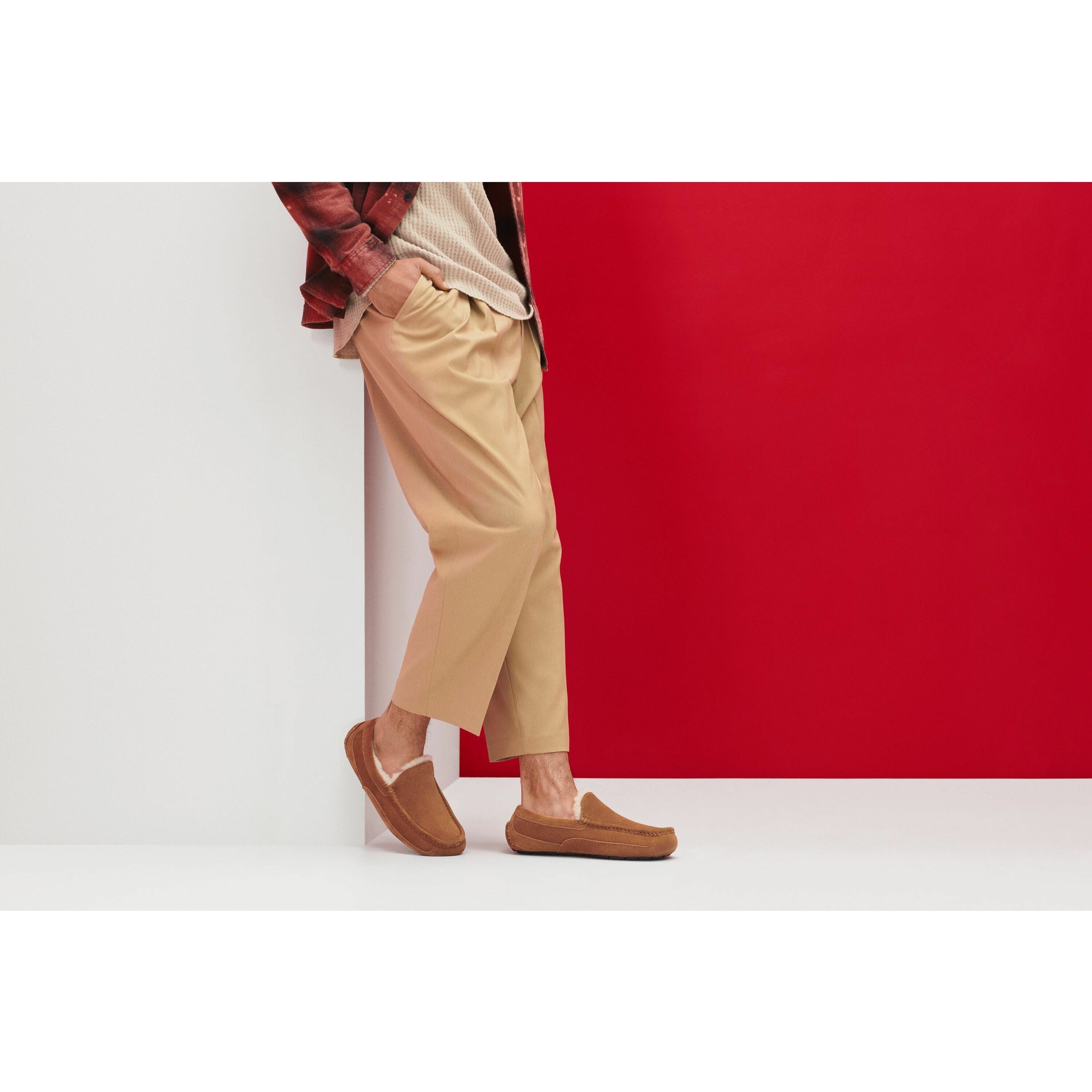 UGG Men's Ascot Slipper in Chestnut - Comfortable Indoor/Outdoor House Shoes for Relaxation & Lounge Wear