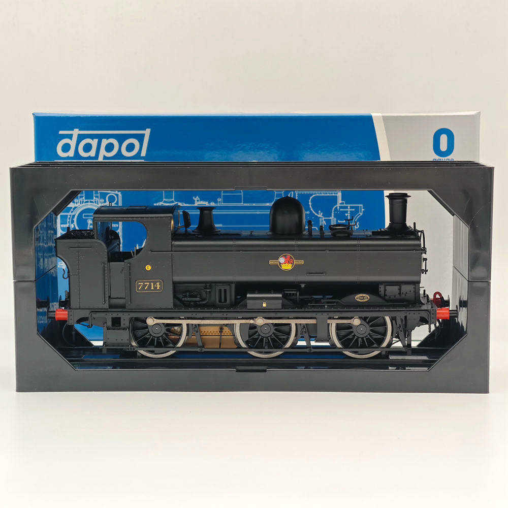 Dapol 7s 007 011 O Gauge 57xx Pannier 7714 BR Black Late Crest 21DCC Locomotive - Model Train for Collectors & Railway Enthusiasts - Perfect for Layouts, Displays & Historical Reenactments