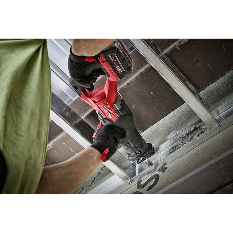 M18 FUEL 18V Brushless Cordless Reciprocating Saw Kit (2821-22) - Powerful Cutting Tool for Construction, Demolition & DIY Projects