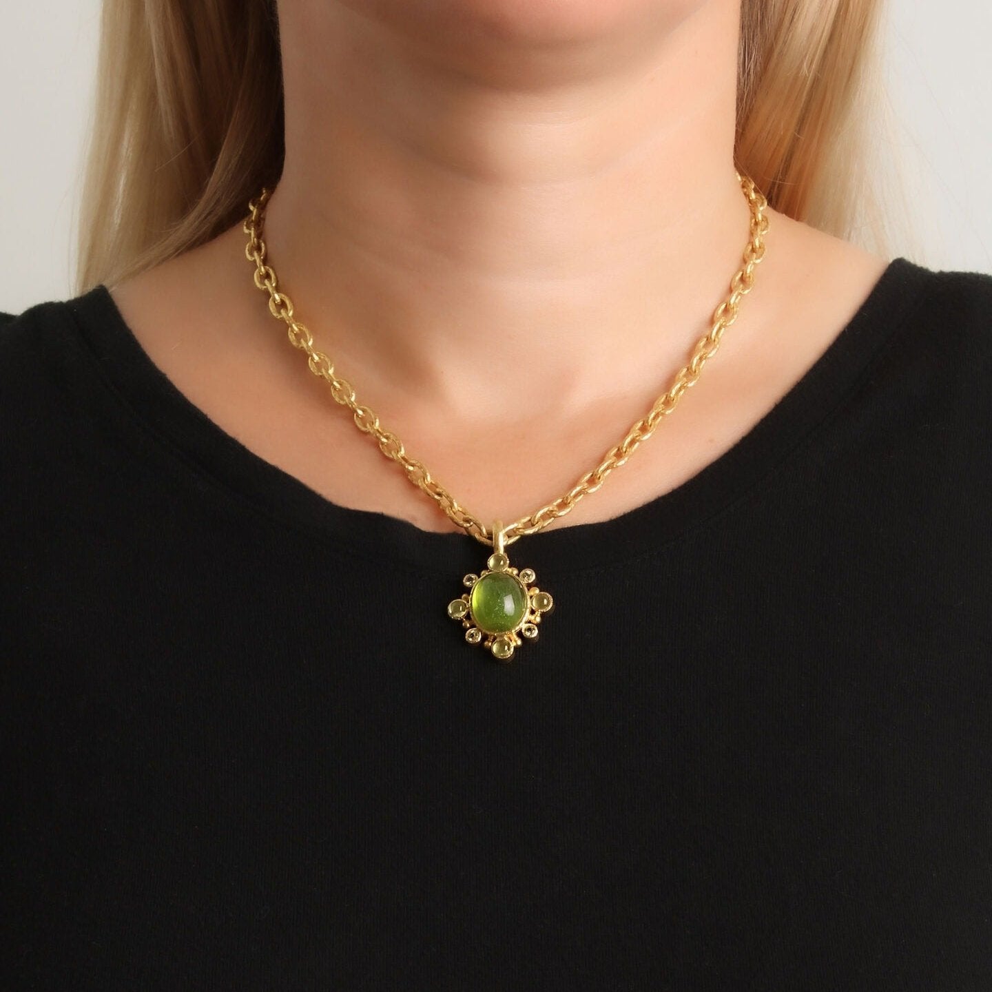 Elizabeth Locke Oval Peridot Pendant Necklace - 14K Gold Dainty Jewelry for Women, Elegant Green Gemstone Gift for Her - Perfect for Weddings, Anniversaries & Special Occasions