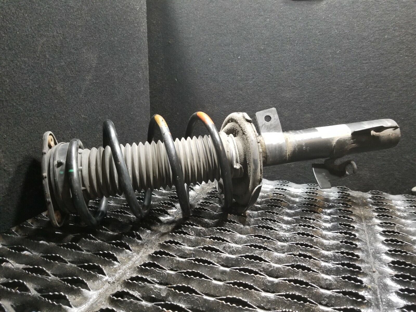 2005-2007 Volvo S40 2.4L Front Right Shock Strut Absorber - OEM Replacement Part - Perfect for Smooth Ride & Improved Handling