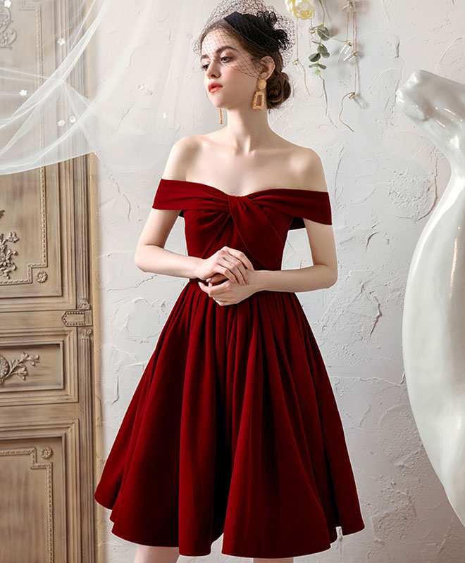 Elegant Burgundy Short Prom Dress for Homecoming - Perfect for Dances, Parties & Special Occasions