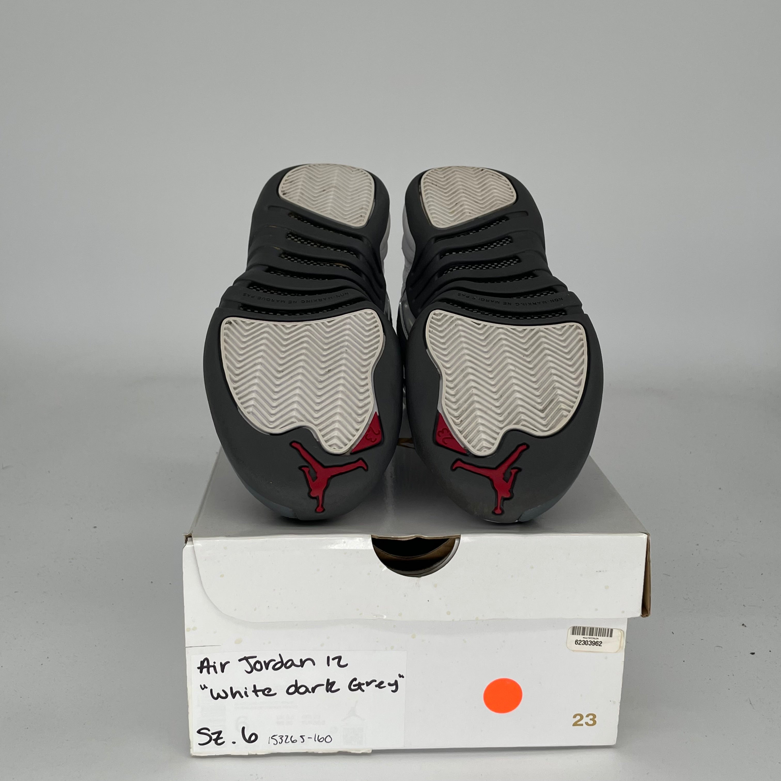 Original Title: AIR JORDAN 12 WHITE DARK GREY SIZE 6Y 153265 160   Optimized Title: **Air Jordan 12 Retro Basketball Shoes - White/Dark Grey - Size 6Y (153265-160) - Perfect for Casual Wear & Street Style**