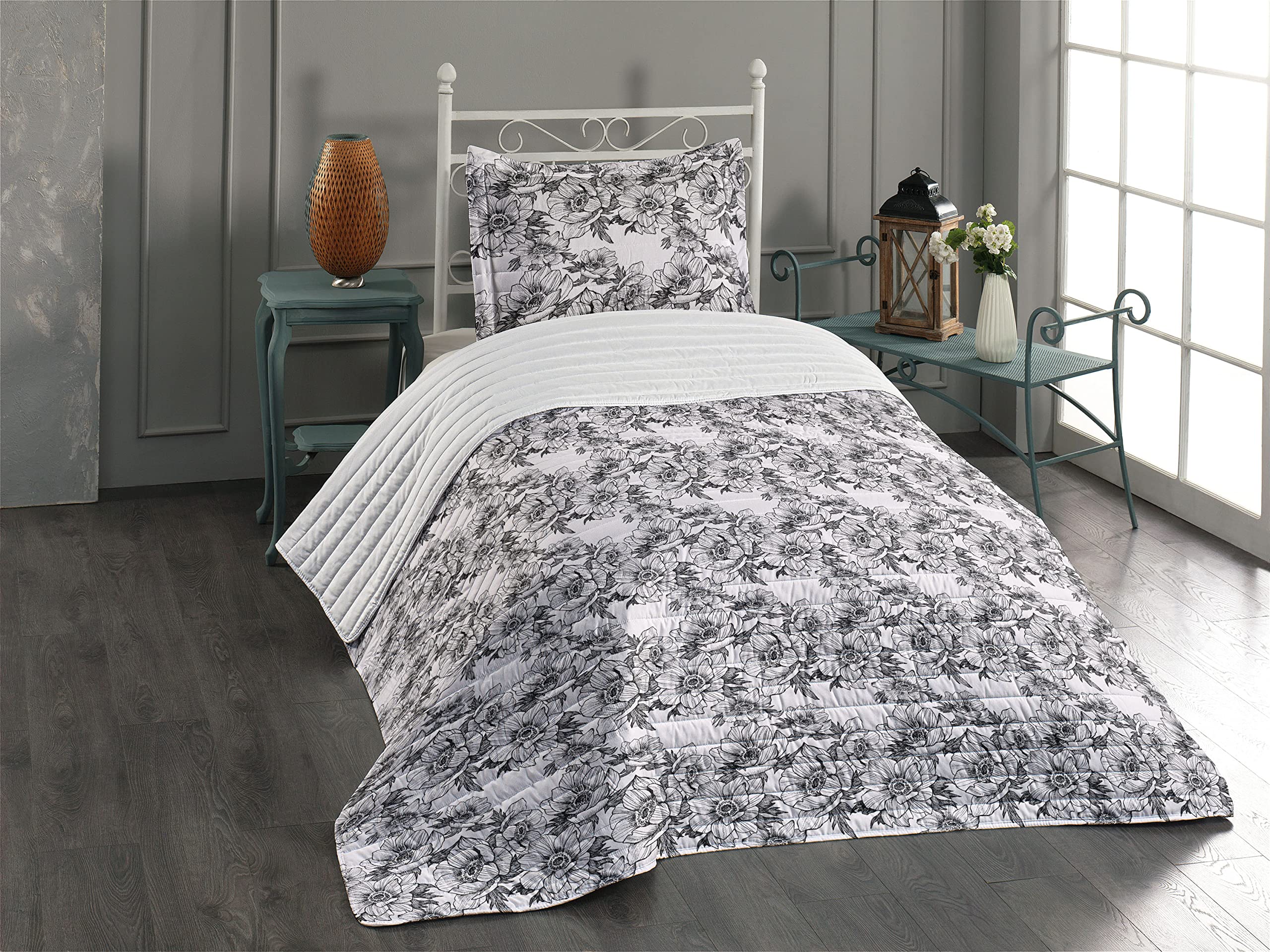 Ambesonne Floral Microfiber Bedspread Set - Botanical Theme Hand-Drawn Blossom Sketch Design, Soft Twin Size Bedding with Pillow Sham & Comforter in Charcoal Grey & White | Perfect for Spring Bedroom Decor, Guest Room Makeover & Cozy Farmhouse Style