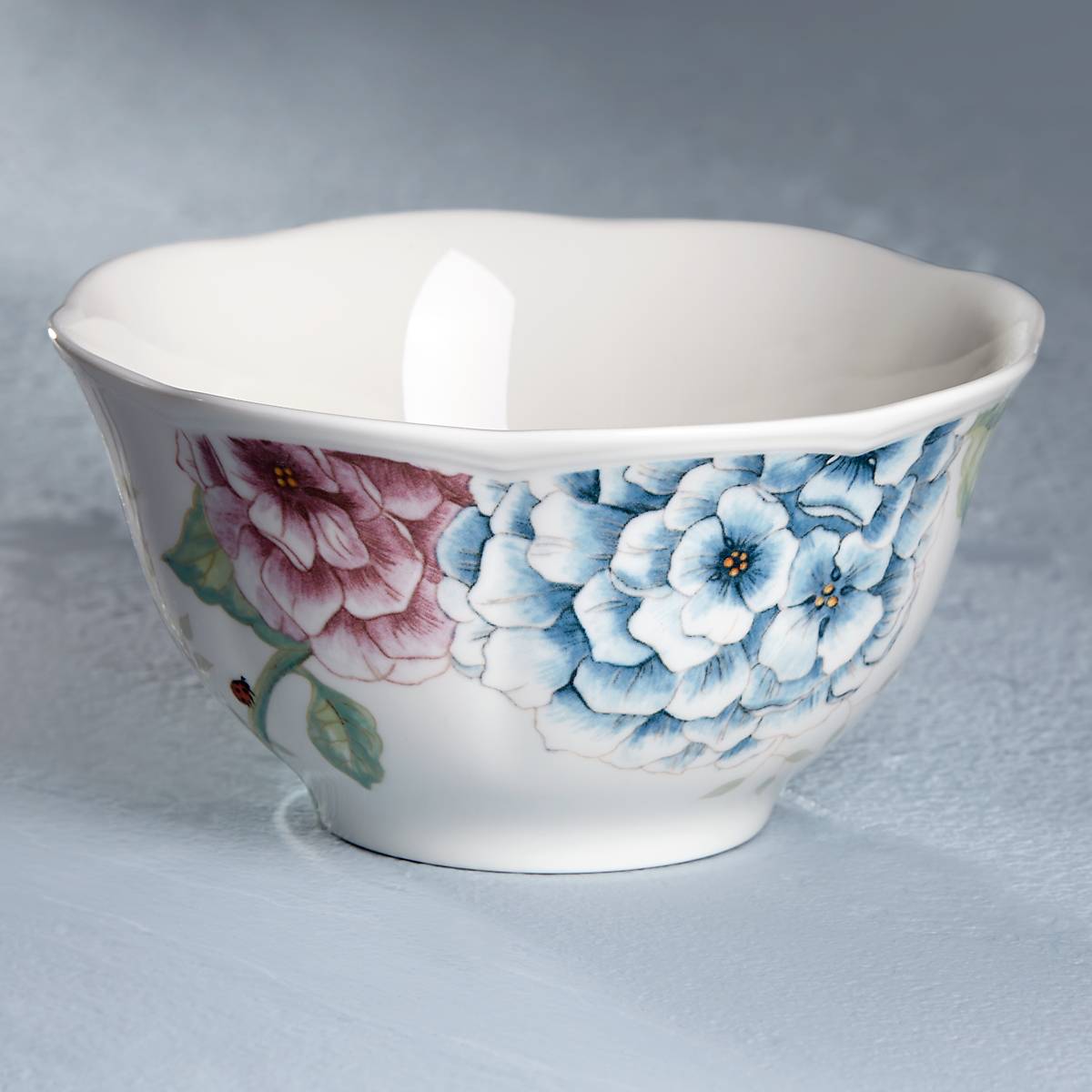 Butterfly Meadow Hydrangea Rice Bowl - Japanese Style Ceramic Soup Bowl for Ramen, Noodles, Rice - Perfect for Home Dining, Restaurant Use & Gift Giving