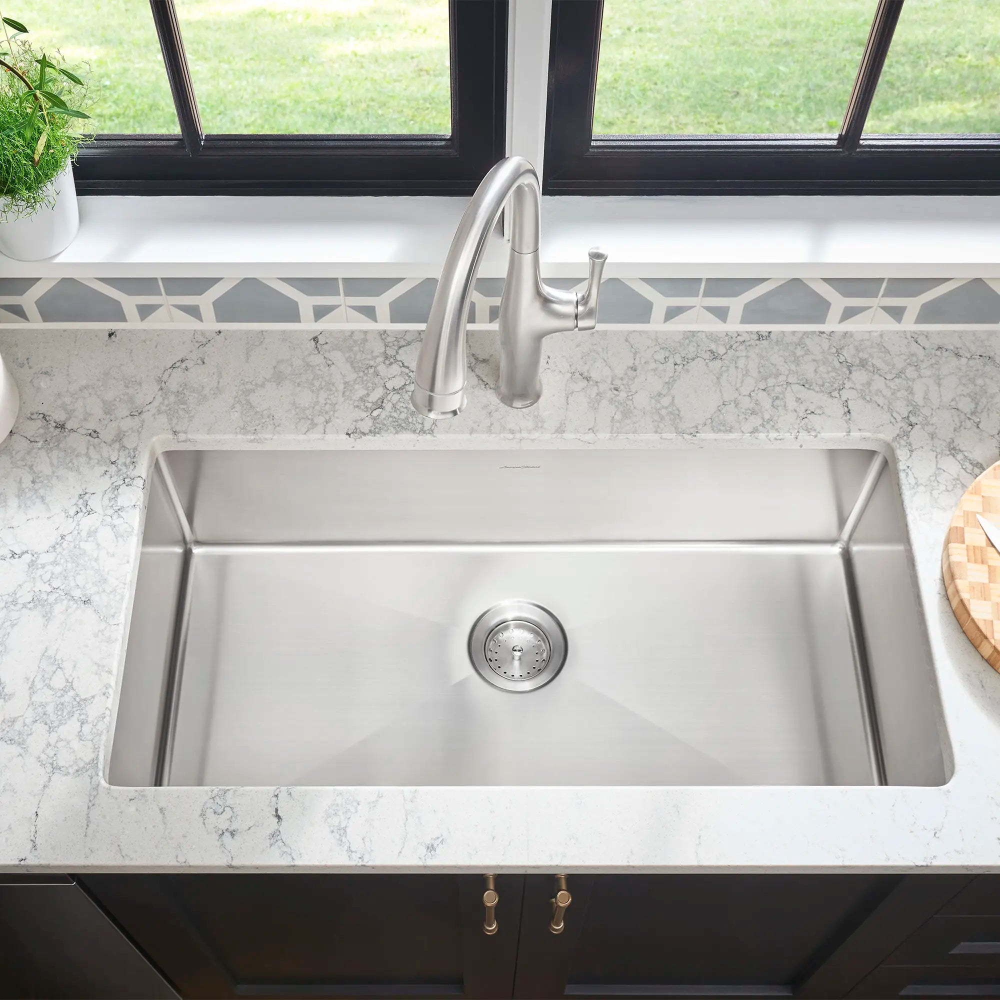 Stainless Steel Single Handle Pull Down Kitchen Faucet with Dual Spray - 1.5 GPM (5.7 L/min) Water Flow - Perfect for Modern Farmhouse & Contemporary Kitchen Sinks