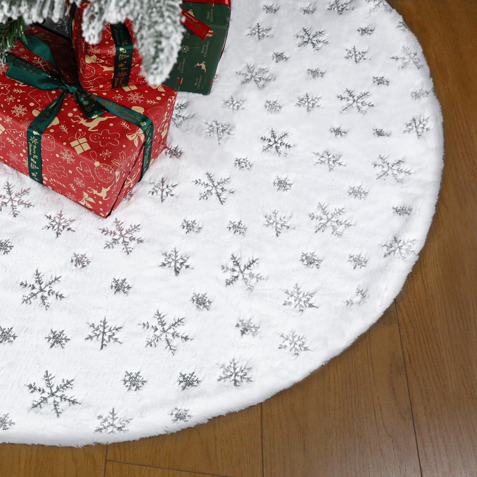 72 Inch White Faux Fur Christmas Tree Skirt with Sequin Silver Snowflakes - Holiday Party Decor for Xmas Tree, Home, and Festive Gatherings