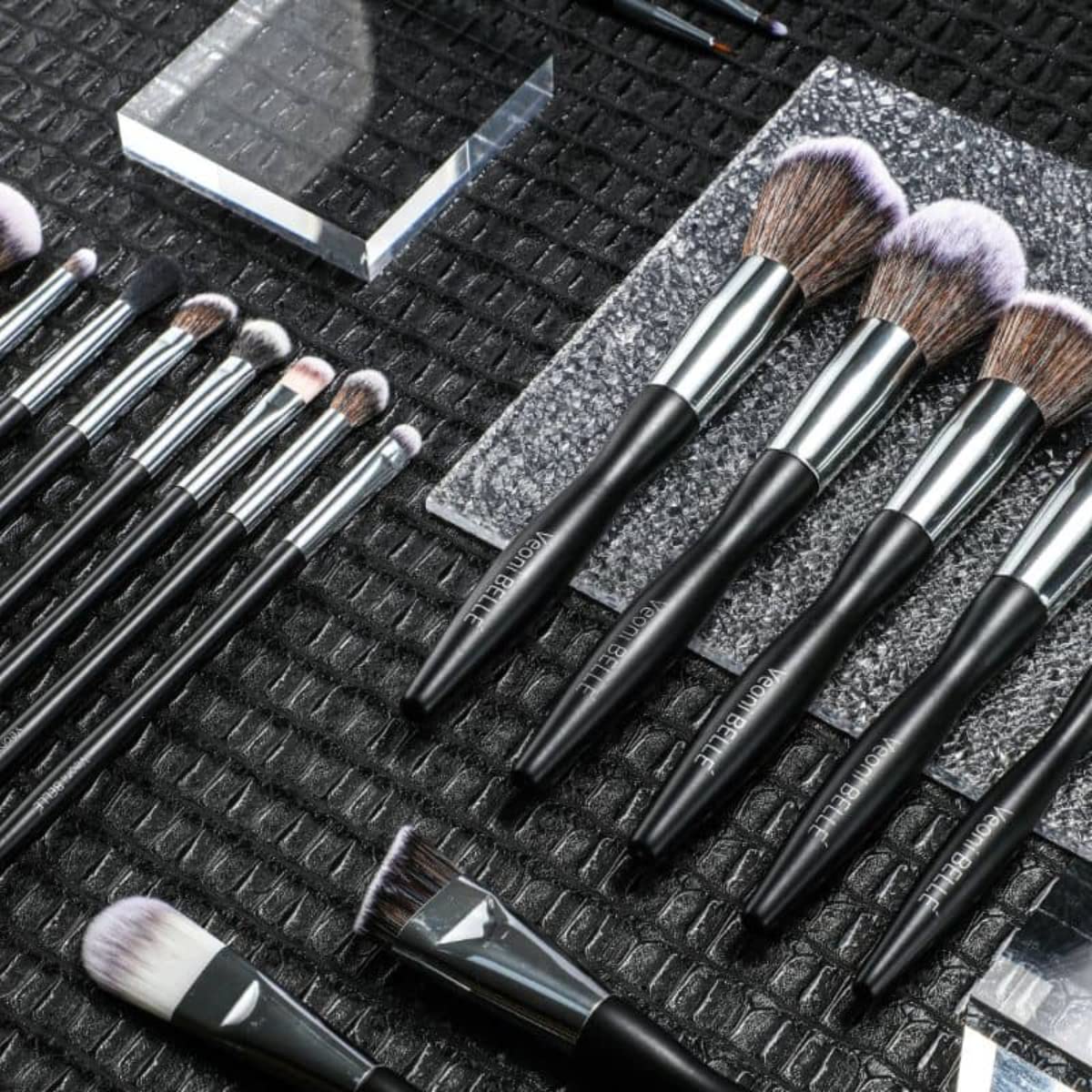 Professional Tapered Powder Blending Brush for Face Makeup - Soft Kabuki Brush for Foundation, Blush & Contouring - Perfect for Everyday Makeup & Professional Use
