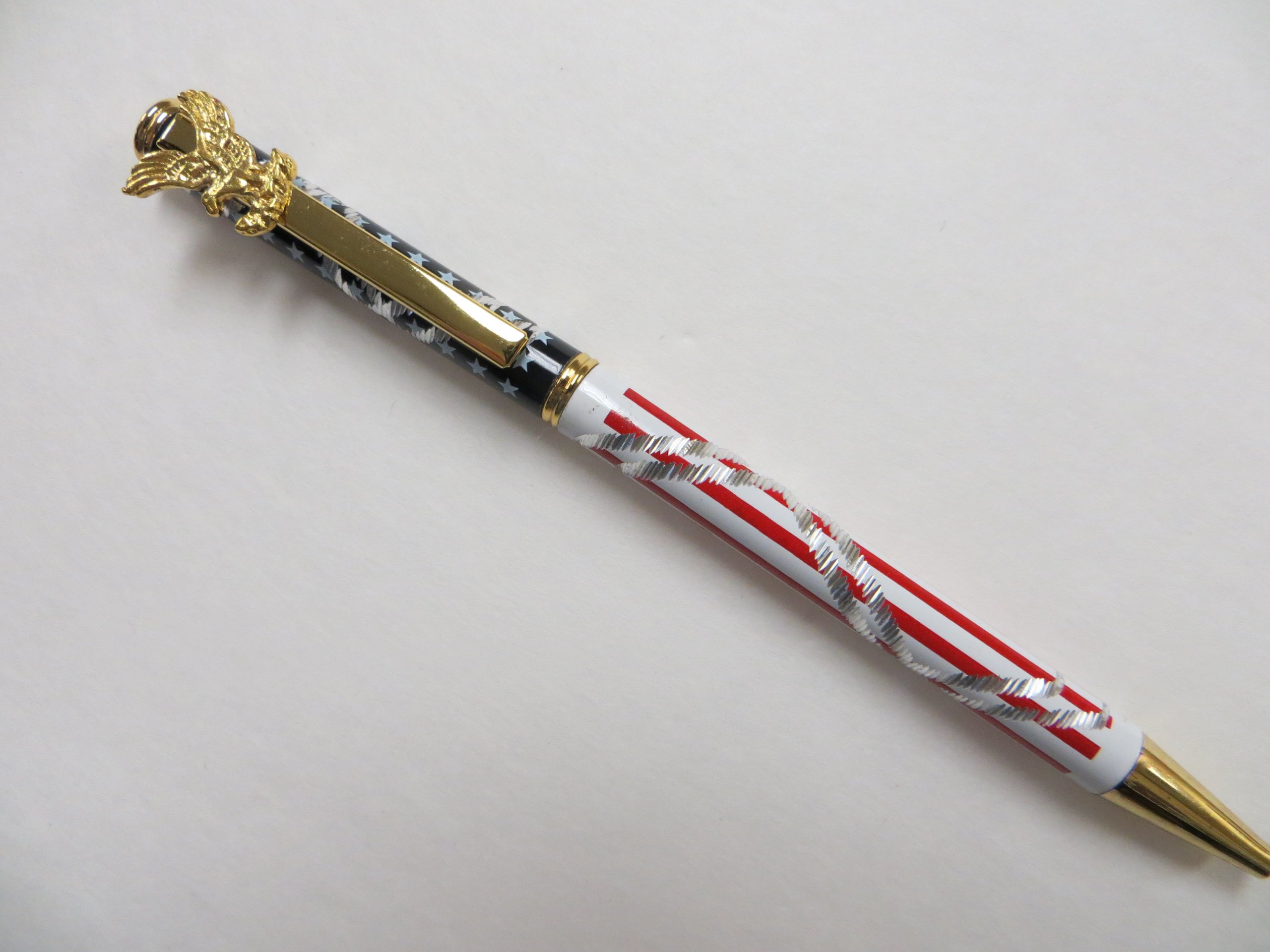 USA Flag Pen with Twist-On Design - Patriotic Writing Instrument for Office, School & Gifts | American Flag Themed Ballpoint Pen for Everyday Use, Collectors & Patriotic Events