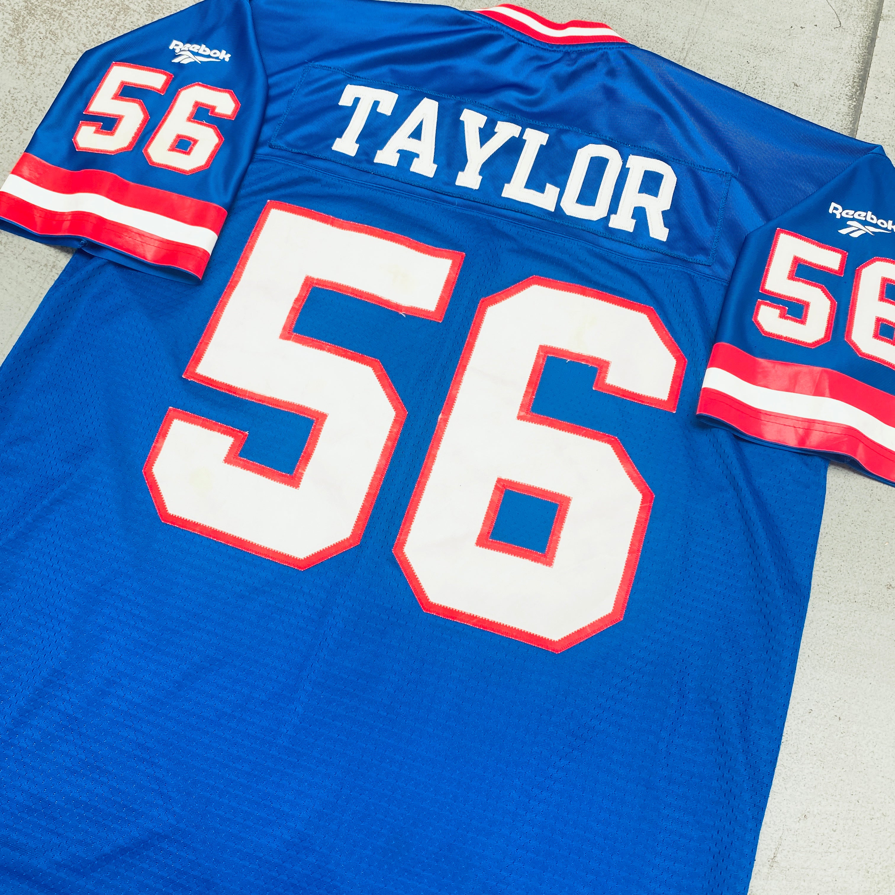 Authentic New York Giants Lawrence Taylor 1986 Throwback Stitched Jersey (XL) - Perfect for NFL Games, Tailgating & Fan Collections