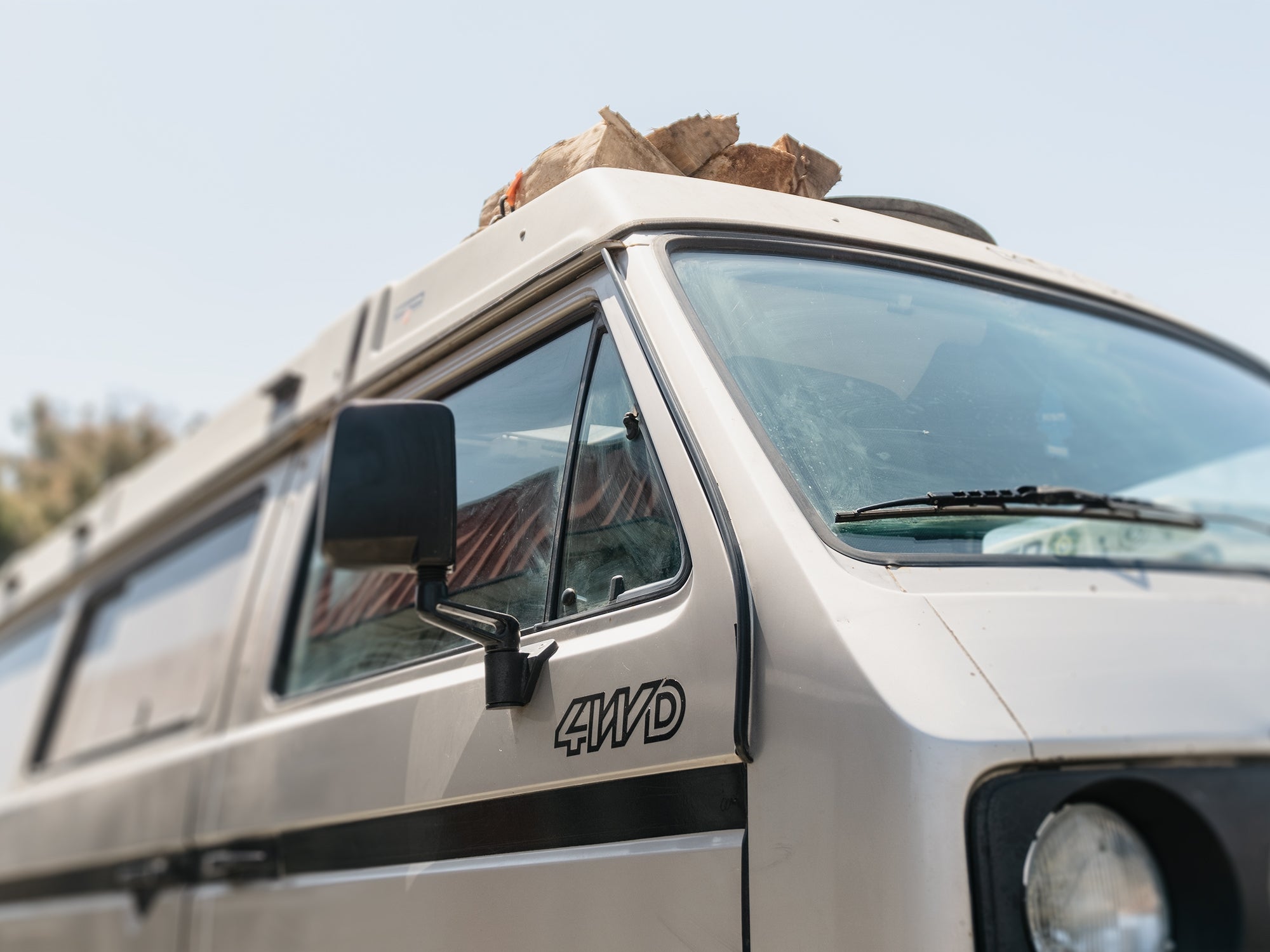 High-Quality Drip Rail Molding Right Front for VW Vanagon - Perfect Fit Replacement Part for Water Leak Prevention & Restoration Projects