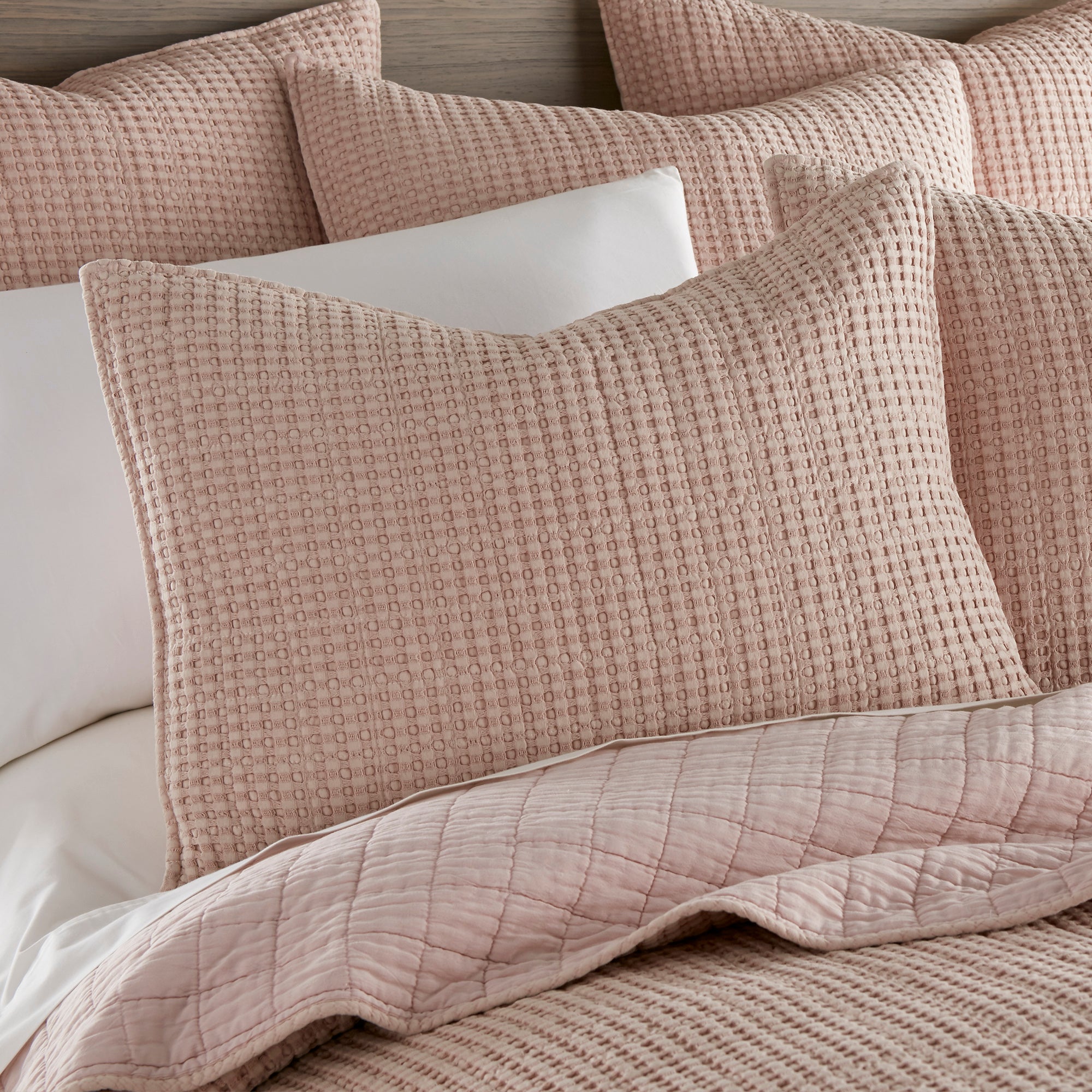 Luxury Mills Waffle Quilt Set - Ultra Soft Bedding Collection for Queen/King Size Beds - Perfect for Cozy Bedrooms, Guest Rooms & Hotel Stays