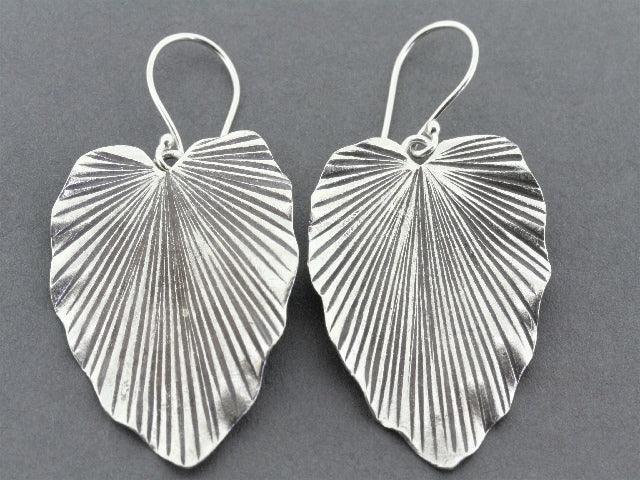 Elegant Scalloped Striped Drop Earrings for Women - Pure 925 Sterling Silver Dangle Earrings - Perfect for Parties, Weddings & Everyday Wear
