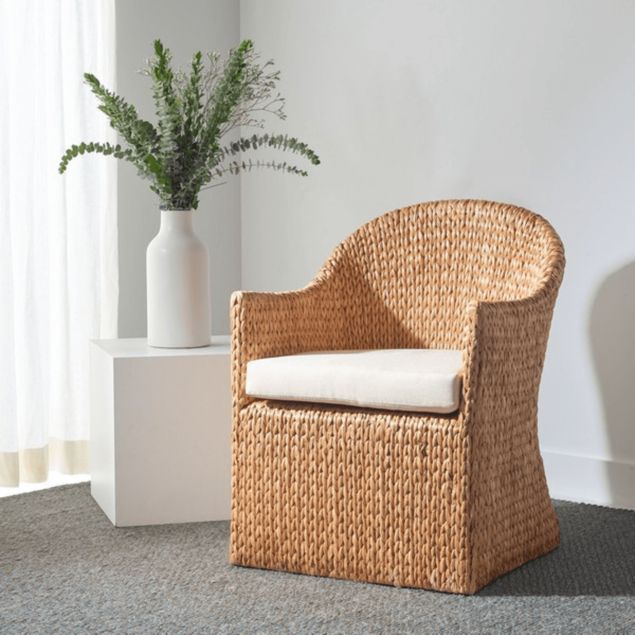 Braided Natural Water Hyacinth Dining Chair with Beige Cushion - Eco-Friendly Woven Rattan Seat for Indoor/Outdoor Dining Room, Patio, Kitchen, and Restaurant Use