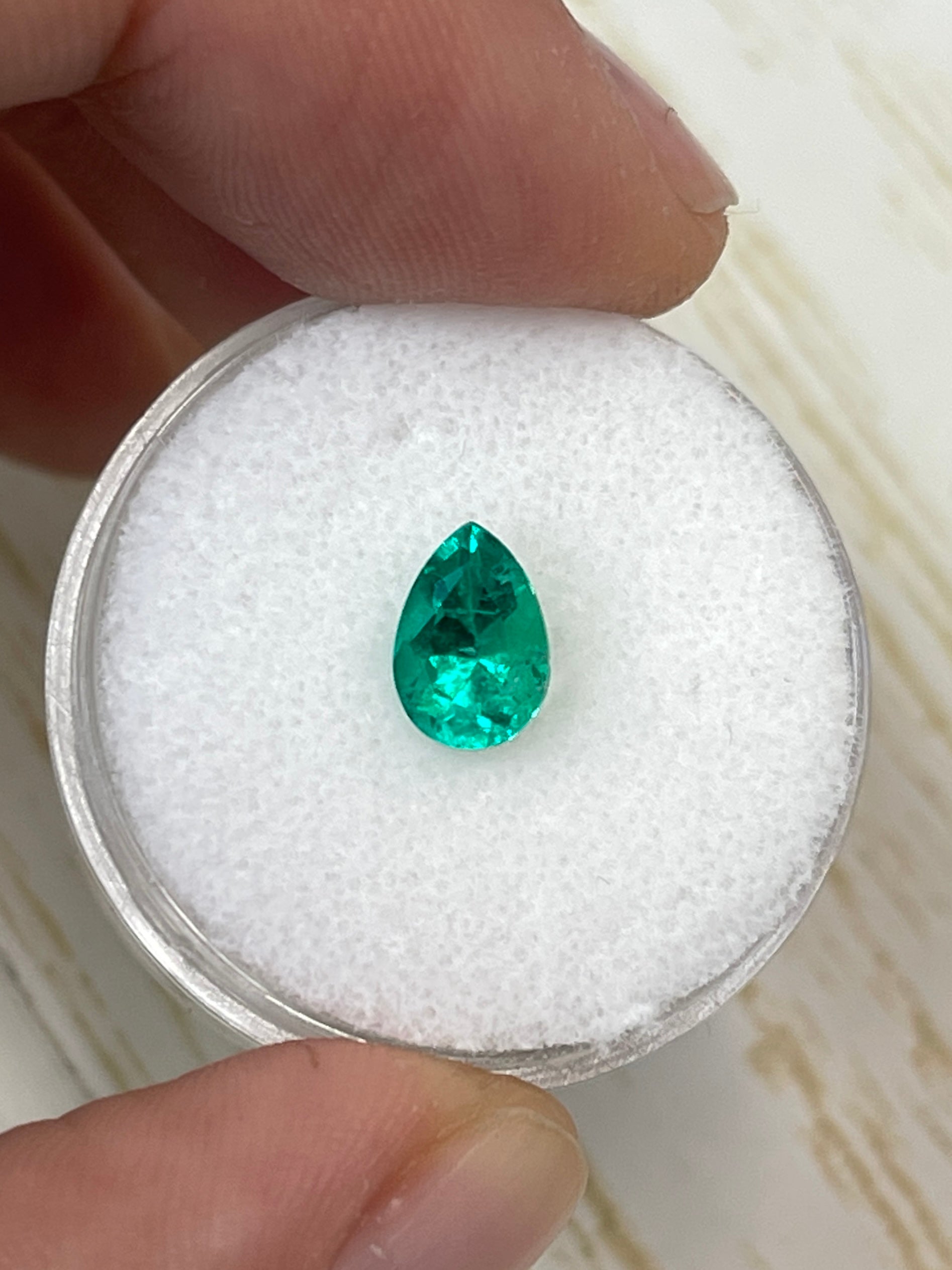 1.0 Carat 8x5.5mm AAA+ Natural Loose Colombian Emerald Pear Cut Gemstone for Jewelry Making, Engagement Rings & Fine Collections