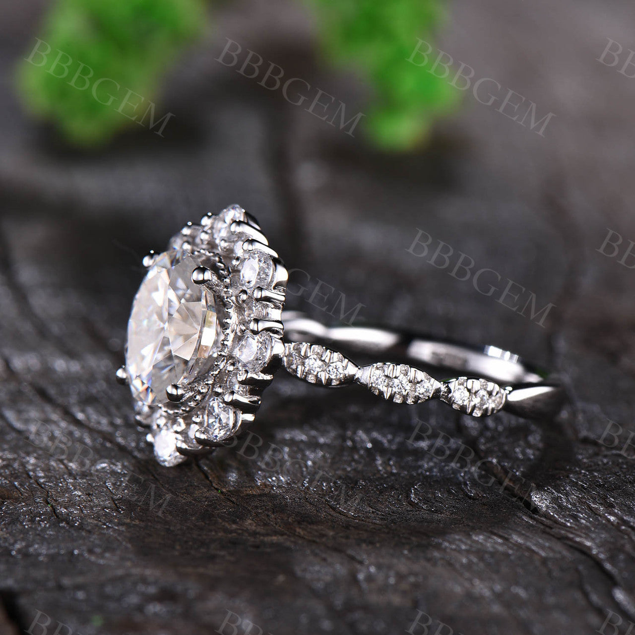 Vintage 2CT Oval Cut Moissanite Halo Engagement Ring in Solid 14K White Gold - Perfect for Proposals, Weddings & Anniversary Gifts