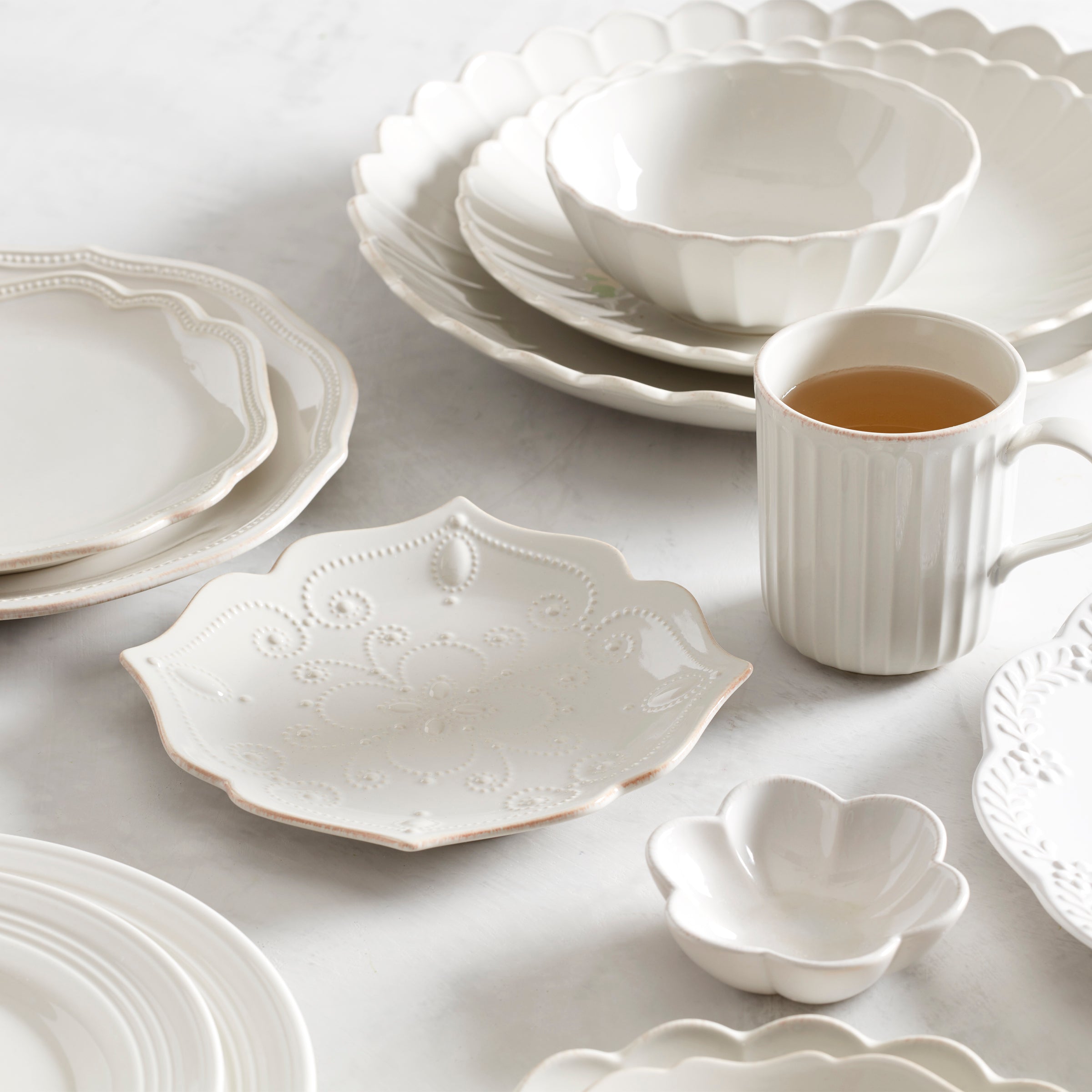 French Perle Scallop 4-Piece Dinnerware Set - Elegant Bone China Plates, Bowls, Cups & Saucers for Fine Dining, Wedding Registry & Special Occasions