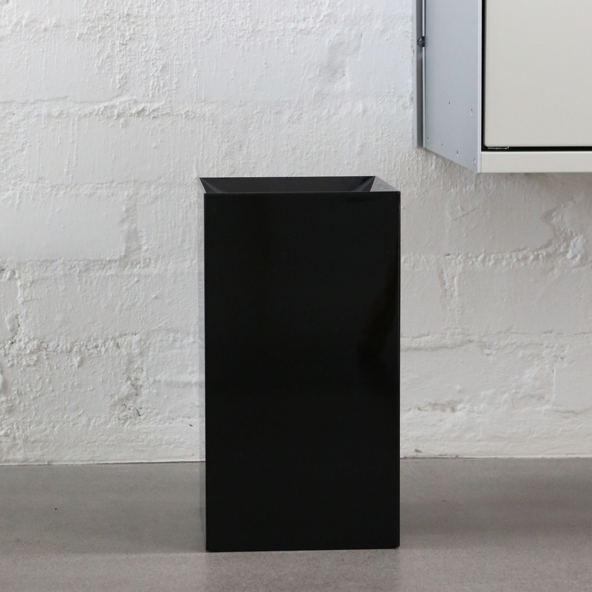 YAMAZAKI Tower Square Trash Can - 33cm/13in Stainless Steel Small Waste Bin for Bathroom, Kitchen & Office - Modern Black Garbage Can with Lid for Home & Office Use