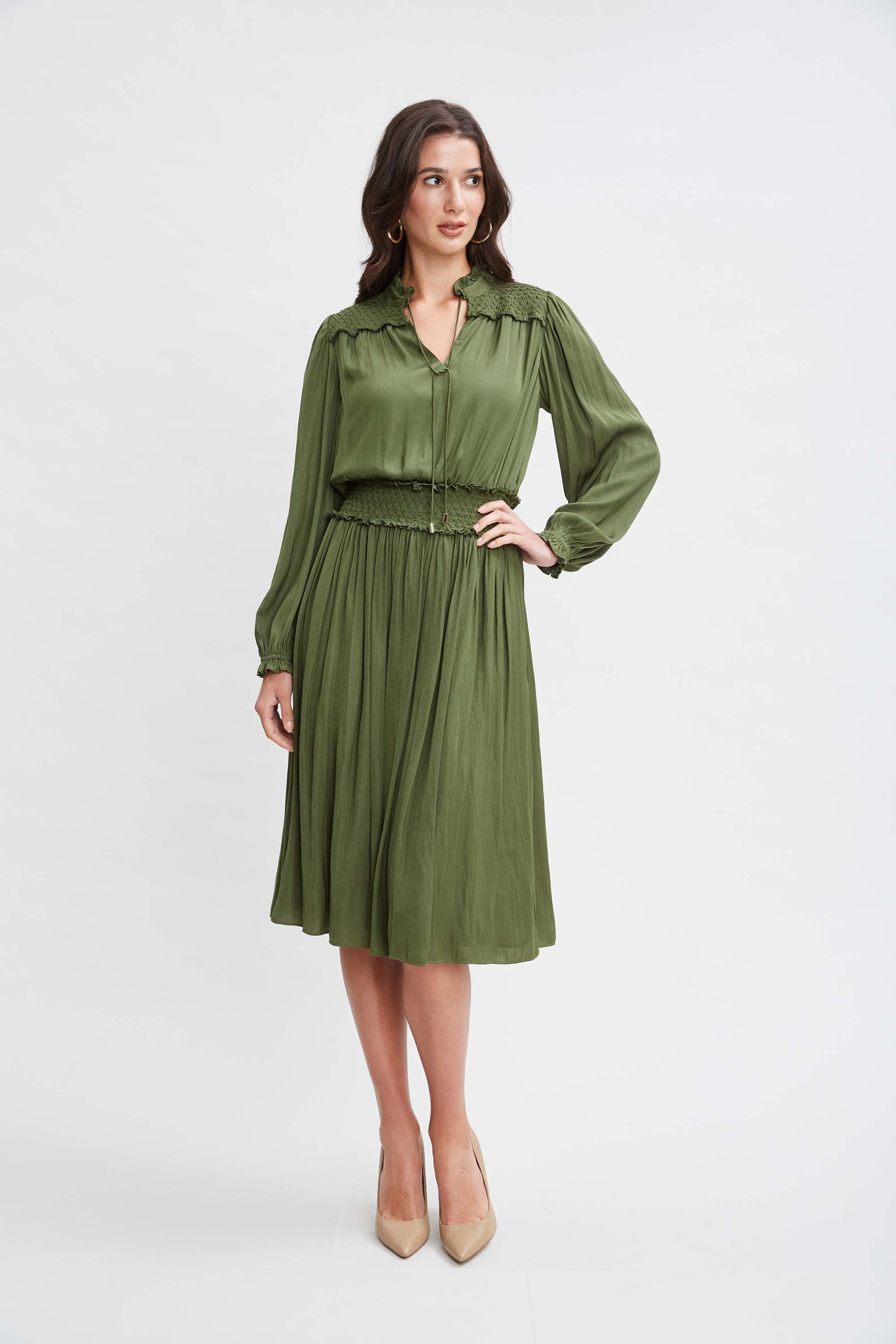 Tahari Women's Smocked Airflow Dress - Lightweight Summer Dress with Breathable Fabric for Casual Wear, Office, and Outdoor Activities