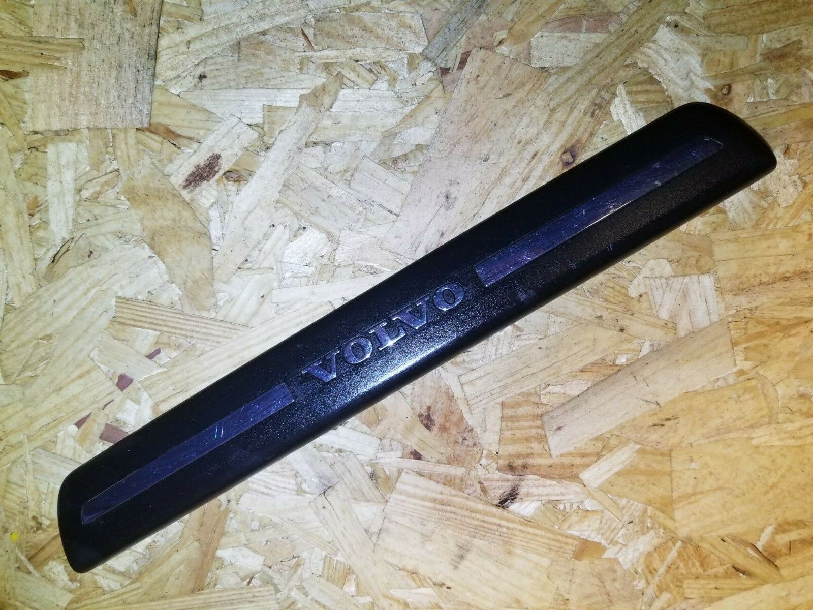 2005-2007 Volvo S40 Front Door Sill Plates Left & Right Pair OEM 08622671 - Perfect Fit for Car Interior Protection & Style Upgrade