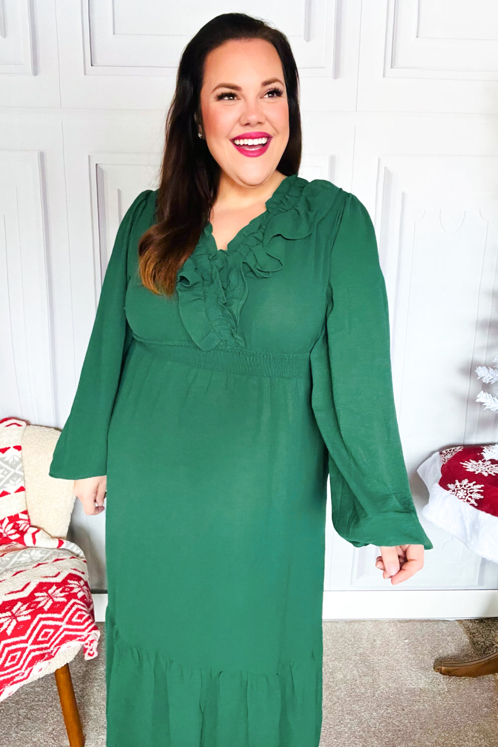 Holiday Green Overlap Ruffle V-Neck Midi Dress for Women - Elegant Party & Cocktail Attire for Christmas, New Year & Special Occasions