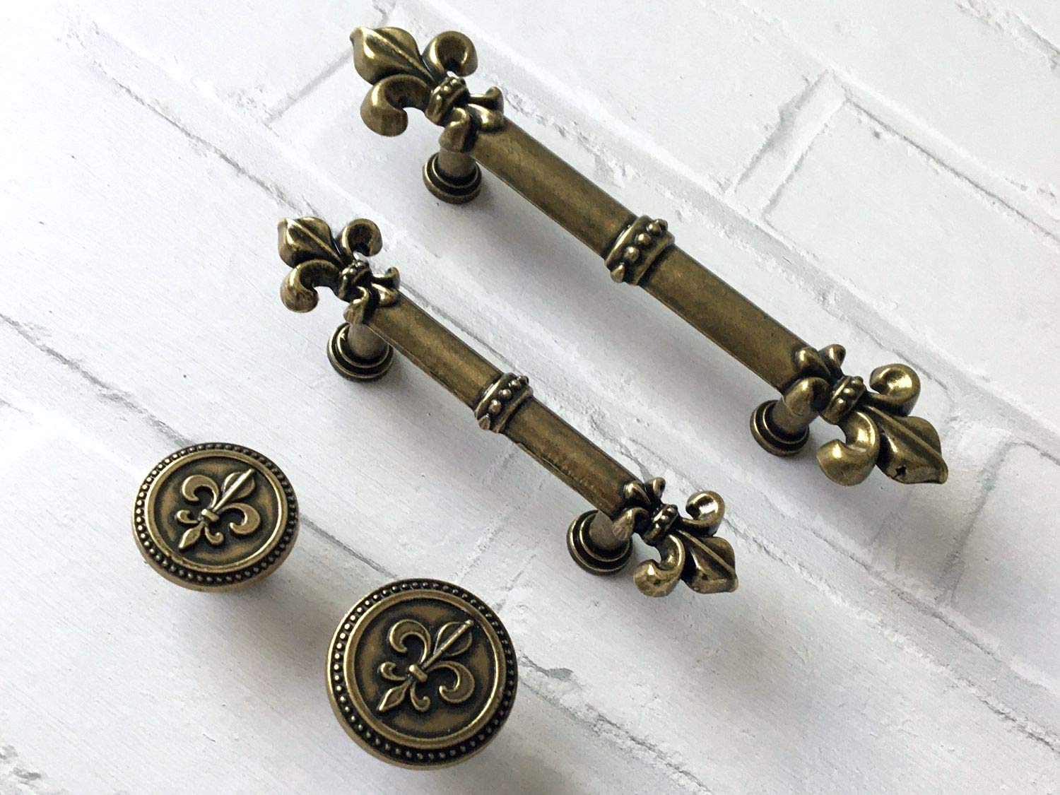 Vintage Bronze Fleur De Lis Knob - 1.1