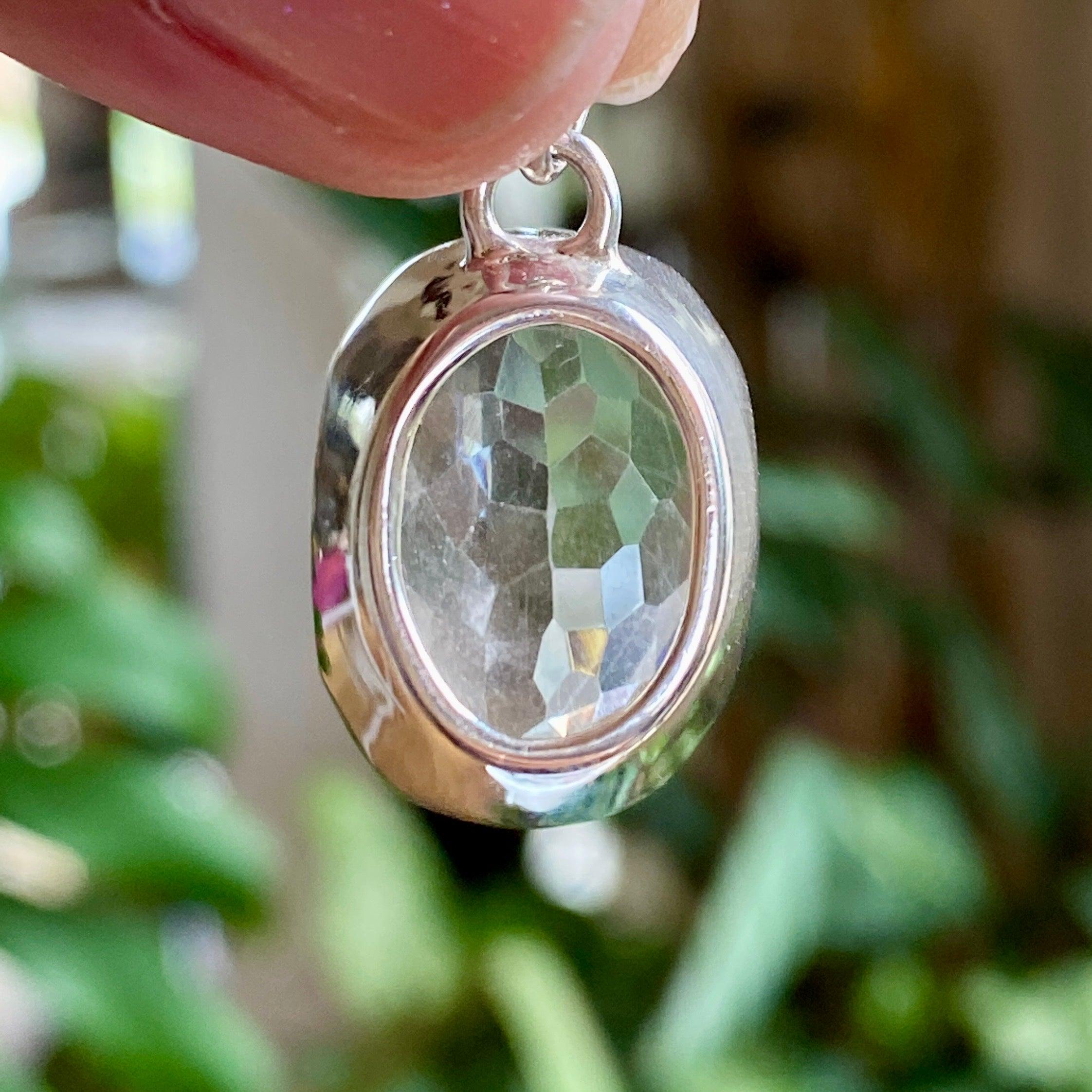 Natural Clear Quartz Oval Faceted Pendant Necklace KPGJ2688 - Elegant Jewelry for Women, Healing Crystal Gift for Meditation & Spiritual Energy